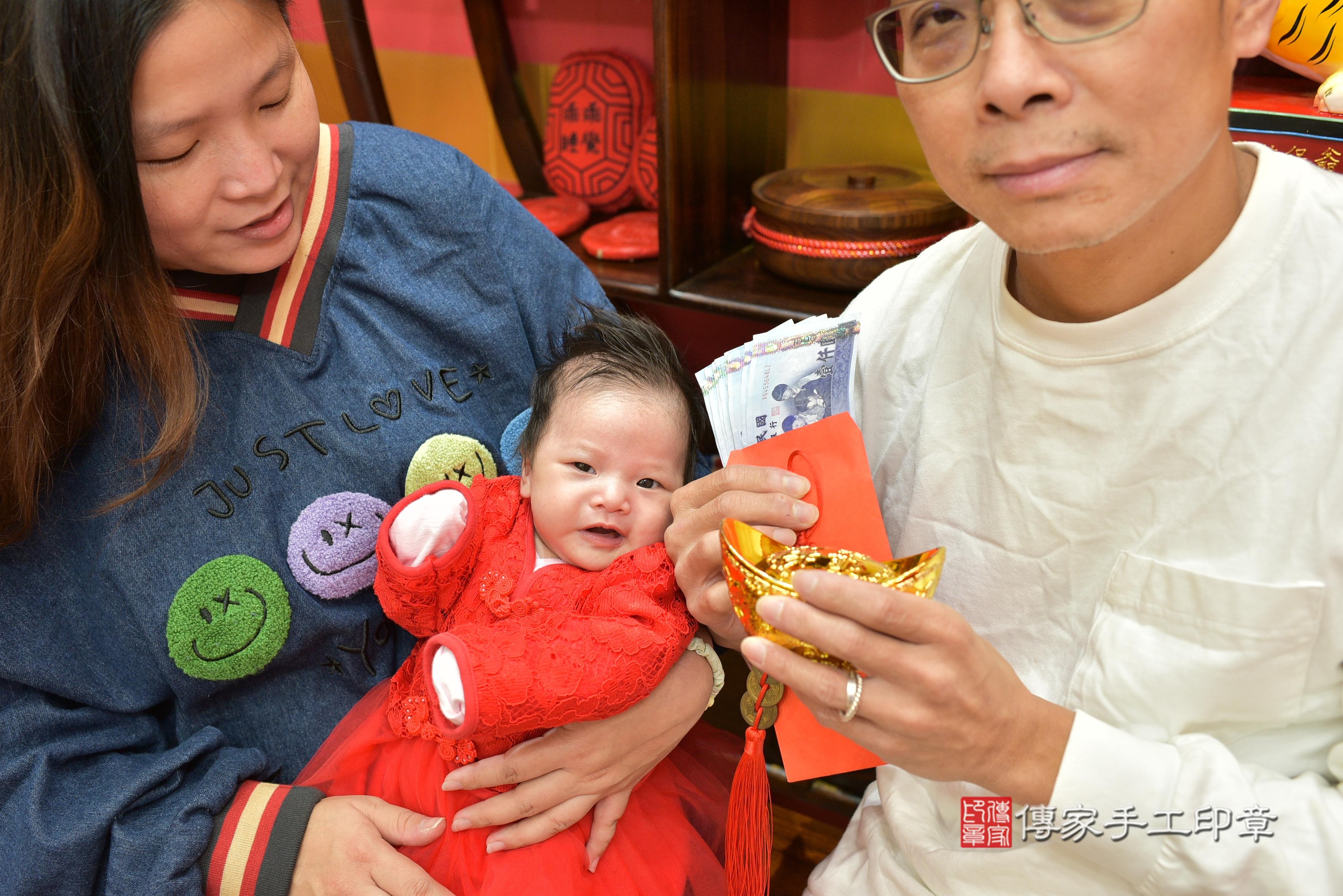 傳家手工印章桃園店、抓周、度脺、中國風會場、傳家嬰兒古禮、吉祥話、抓周道具物品24種、拍照。抓周證書。寶寶抓周、滿周歲、生日快樂、祝福