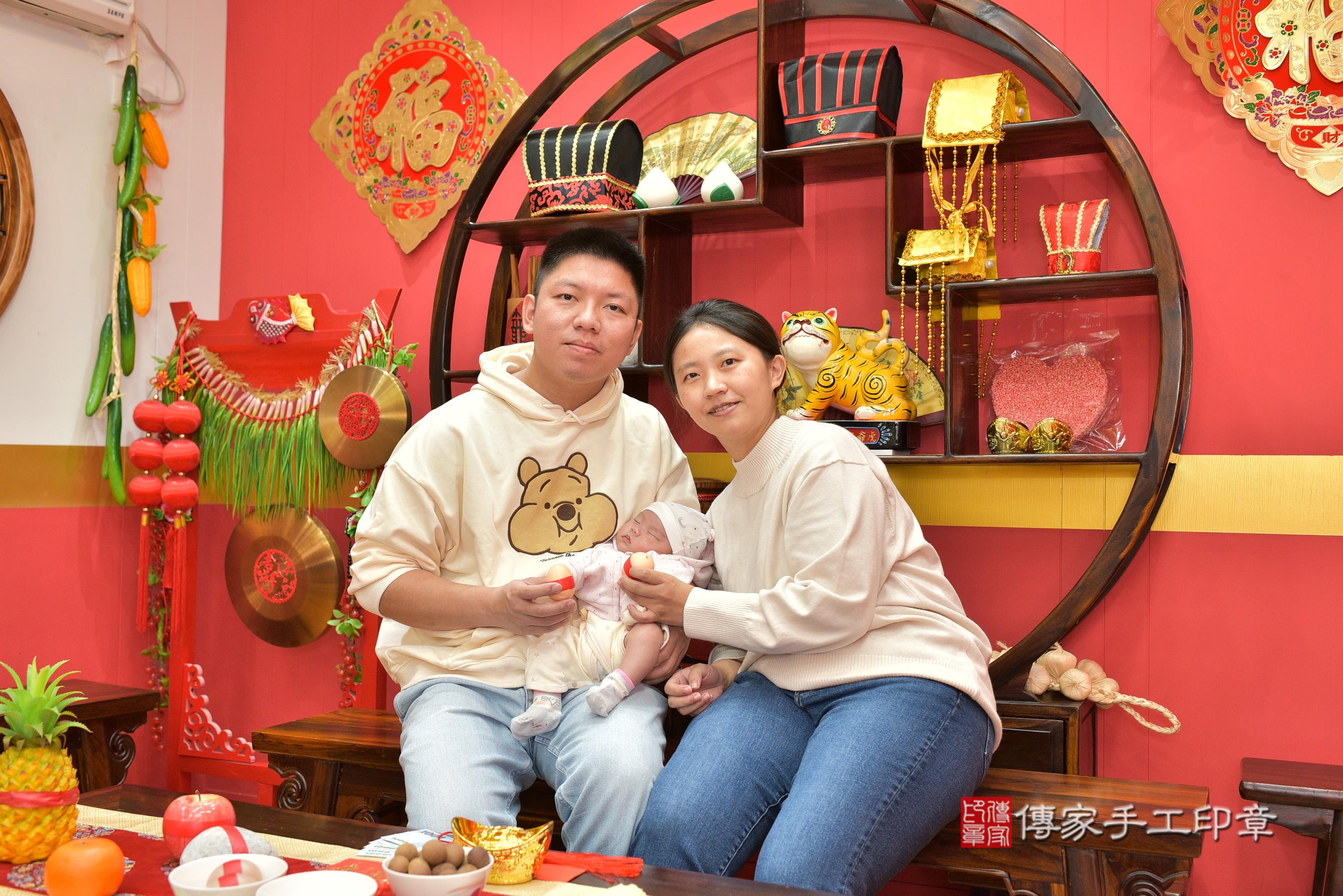 傳家手工印章桃園店、抓周、度脺、中國風會場、傳家嬰兒古禮、吉祥話、抓周道具物品24種、拍照。抓周證書。寶寶抓周、滿周歲、生日快樂、祝福