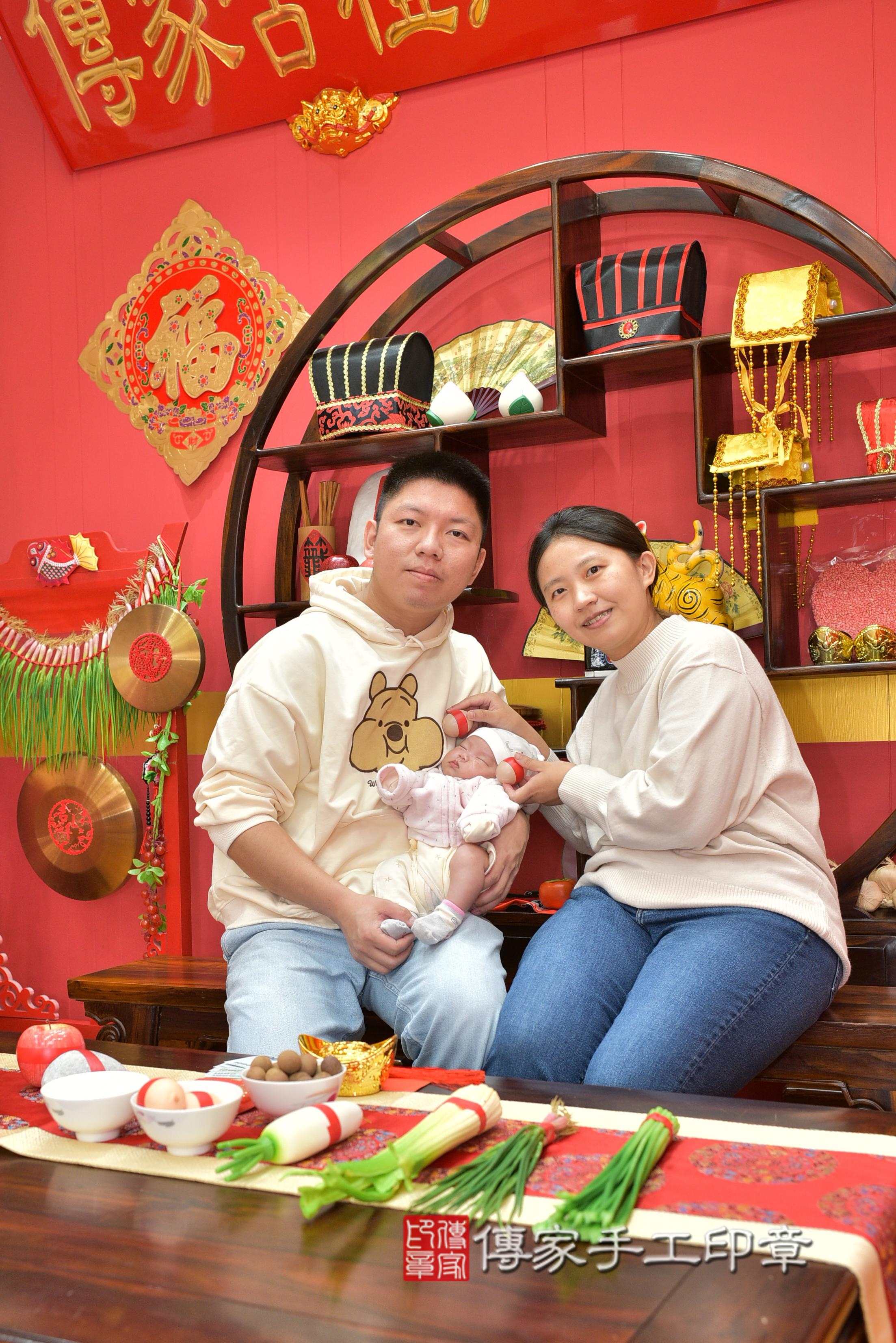 傳家手工印章桃園店、抓周、度脺、中國風會場、傳家嬰兒古禮、吉祥話、抓周道具物品24種、拍照。抓周證書。寶寶抓周、滿周歲、生日快樂、祝福