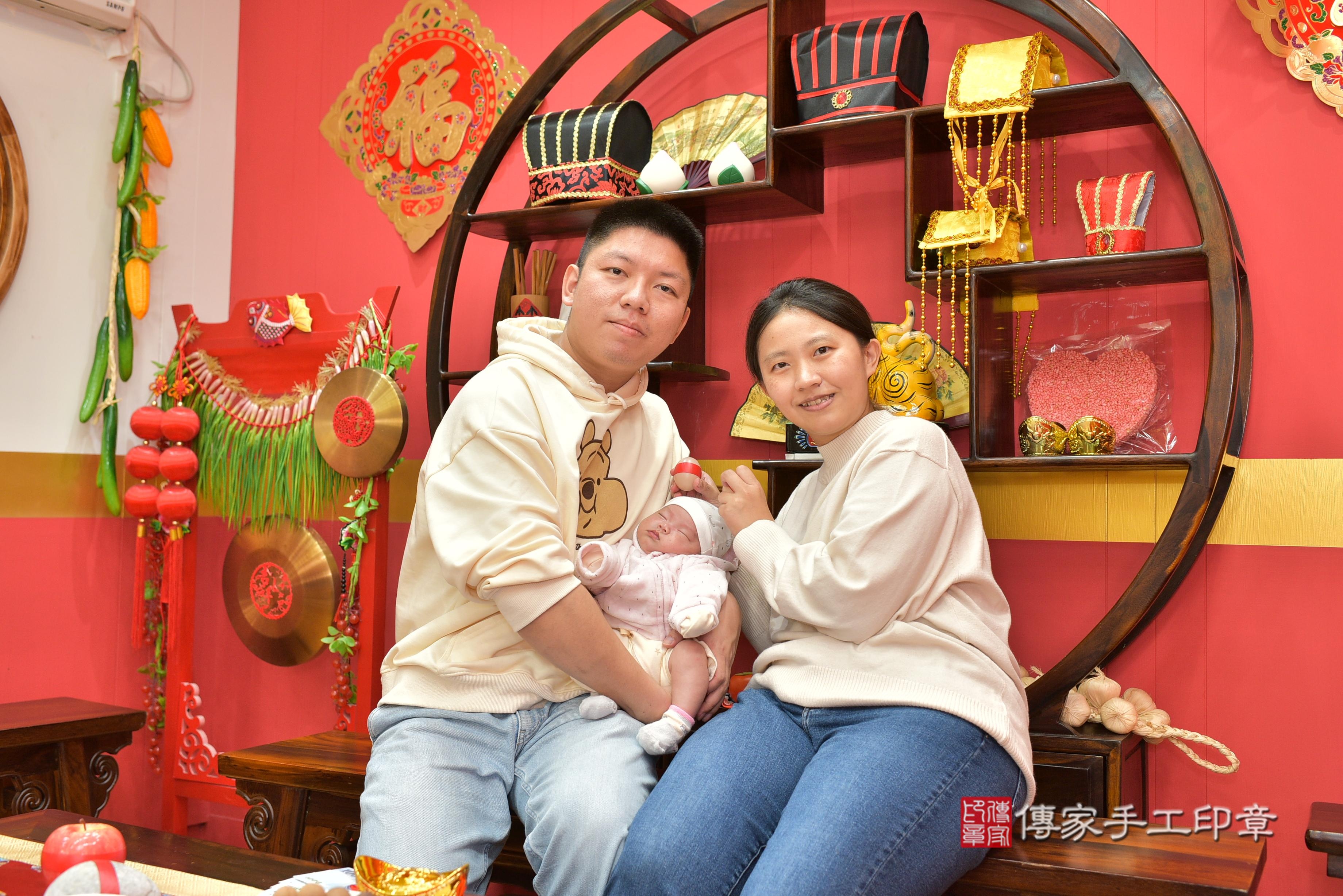 傳家手工印章桃園店、抓周、度脺、中國風會場、傳家嬰兒古禮、吉祥話、抓周道具物品24種、拍照。抓周證書。寶寶抓周、滿周歲、生日快樂、祝福