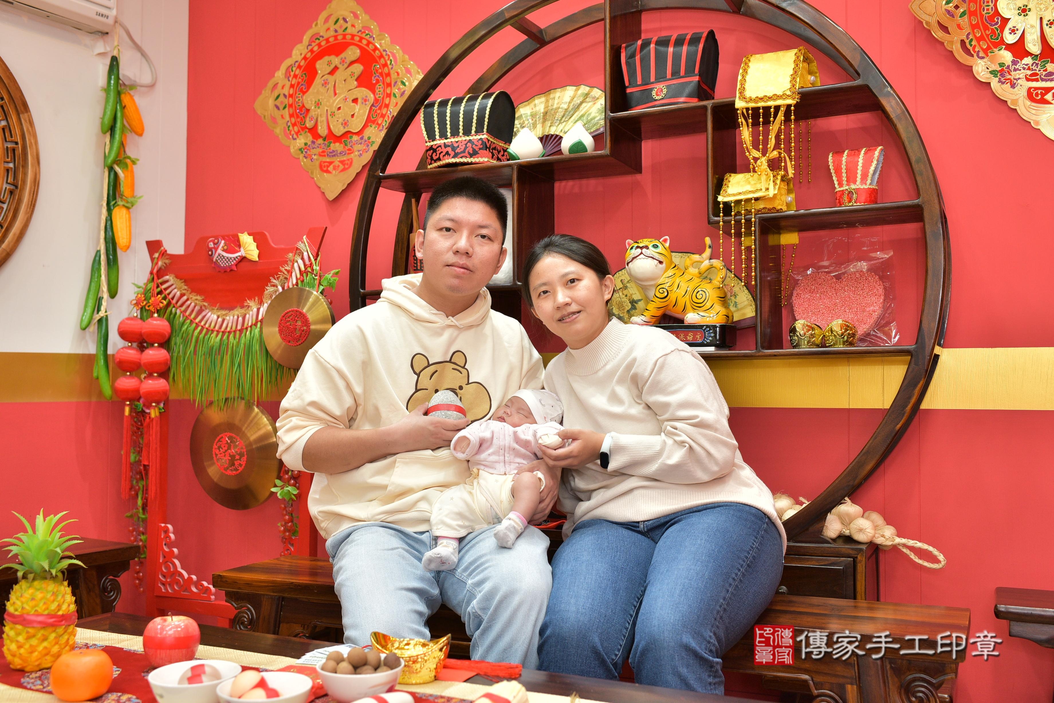 傳家手工印章桃園店、抓周、度脺、中國風會場、傳家嬰兒古禮、吉祥話、抓周道具物品24種、拍照。抓周證書。寶寶抓周、滿周歲、生日快樂、祝福