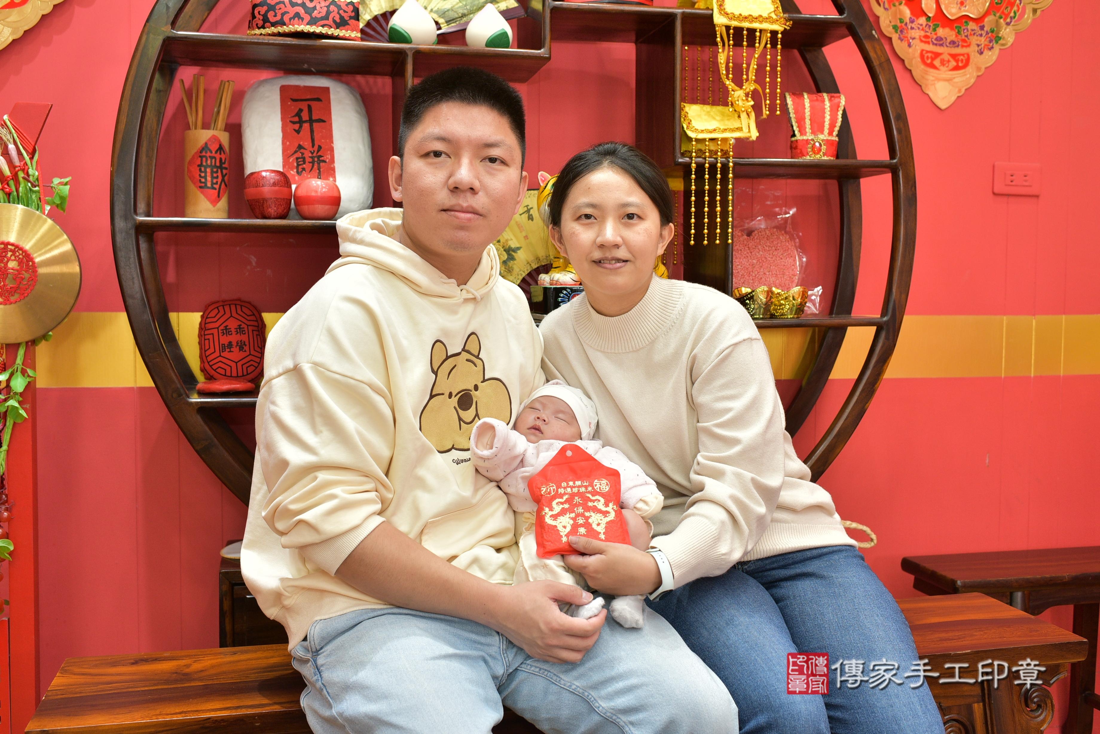 傳家手工印章桃園店、抓周、度脺、中國風會場、傳家嬰兒古禮、吉祥話、抓周道具物品24種、拍照。抓周證書。寶寶抓周、滿周歲、生日快樂、祝福