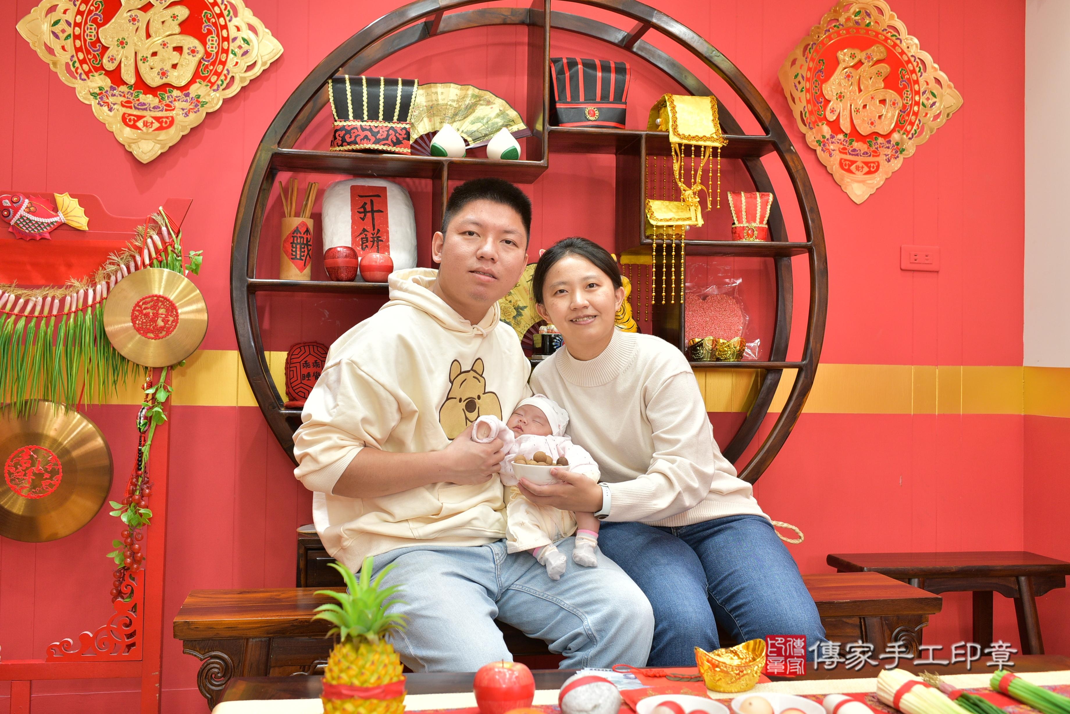 傳家手工印章桃園店、抓周、度脺、中國風會場、傳家嬰兒古禮、吉祥話、抓周道具物品24種、拍照。抓周證書。寶寶抓周、滿周歲、生日快樂、祝福