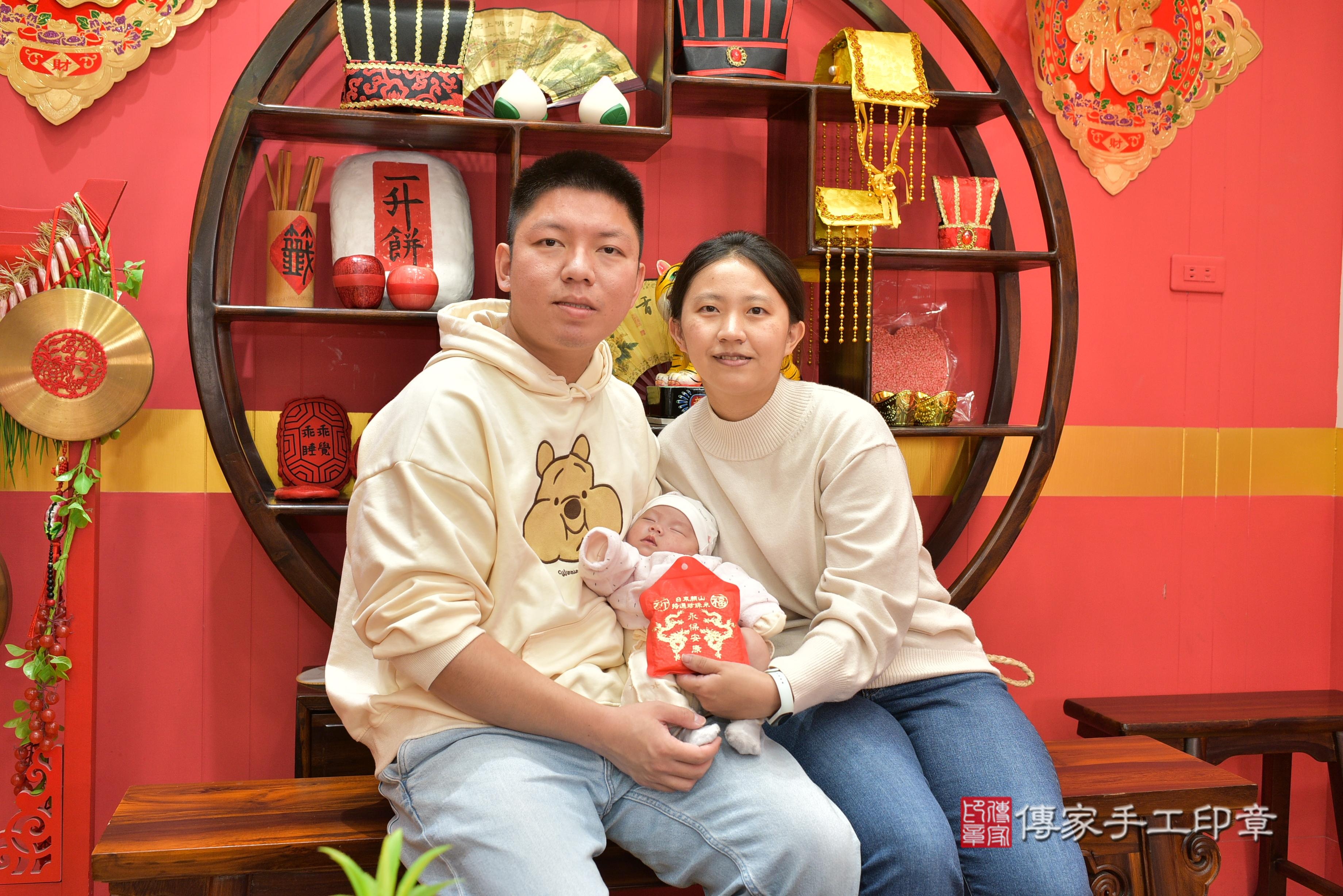 傳家手工印章桃園店、抓周、度脺、中國風會場、傳家嬰兒古禮、吉祥話、抓周道具物品24種、拍照。抓周證書。寶寶抓周、滿周歲、生日快樂、祝福