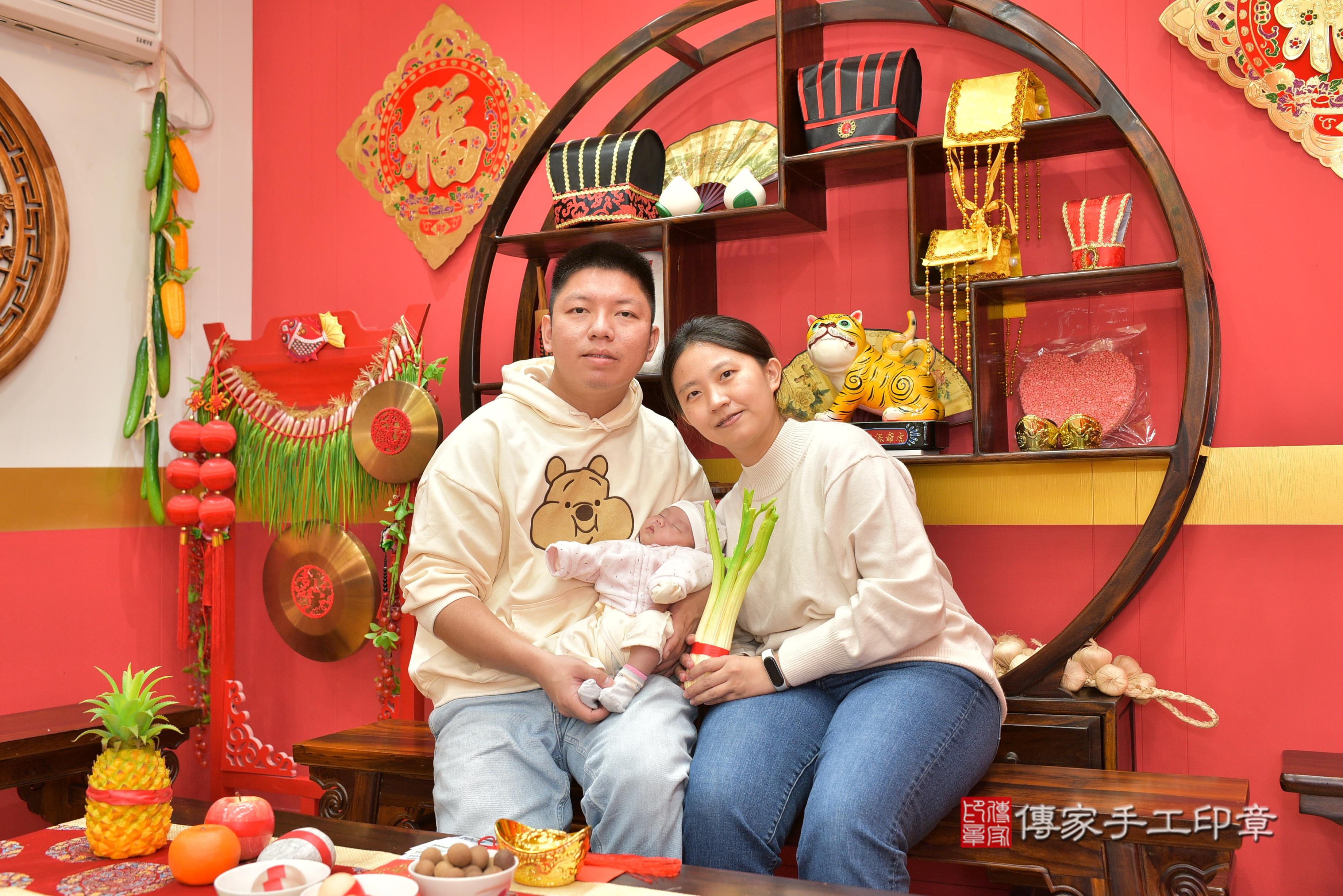 傳家手工印章桃園店、抓周、度脺、中國風會場、傳家嬰兒古禮、吉祥話、抓周道具物品24種、拍照。抓周證書。寶寶抓周、滿周歲、生日快樂、祝福