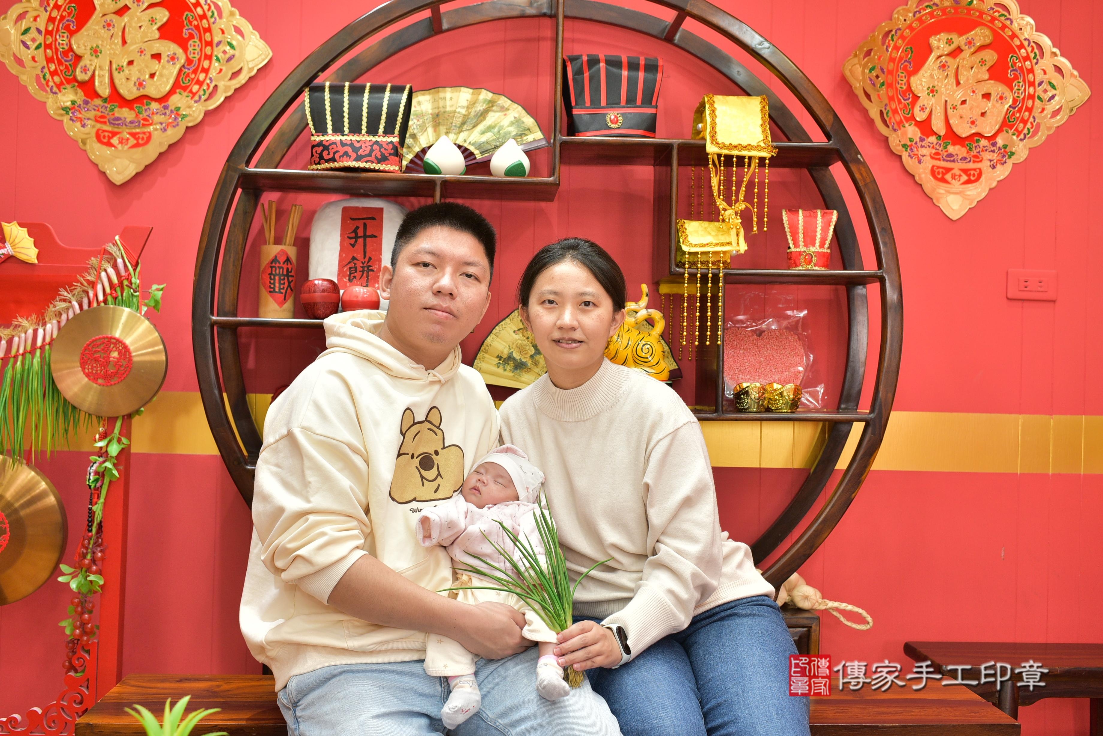 傳家手工印章桃園店、抓周、度脺、中國風會場、傳家嬰兒古禮、吉祥話、抓周道具物品24種、拍照。抓周證書。寶寶抓周、滿周歲、生日快樂、祝福