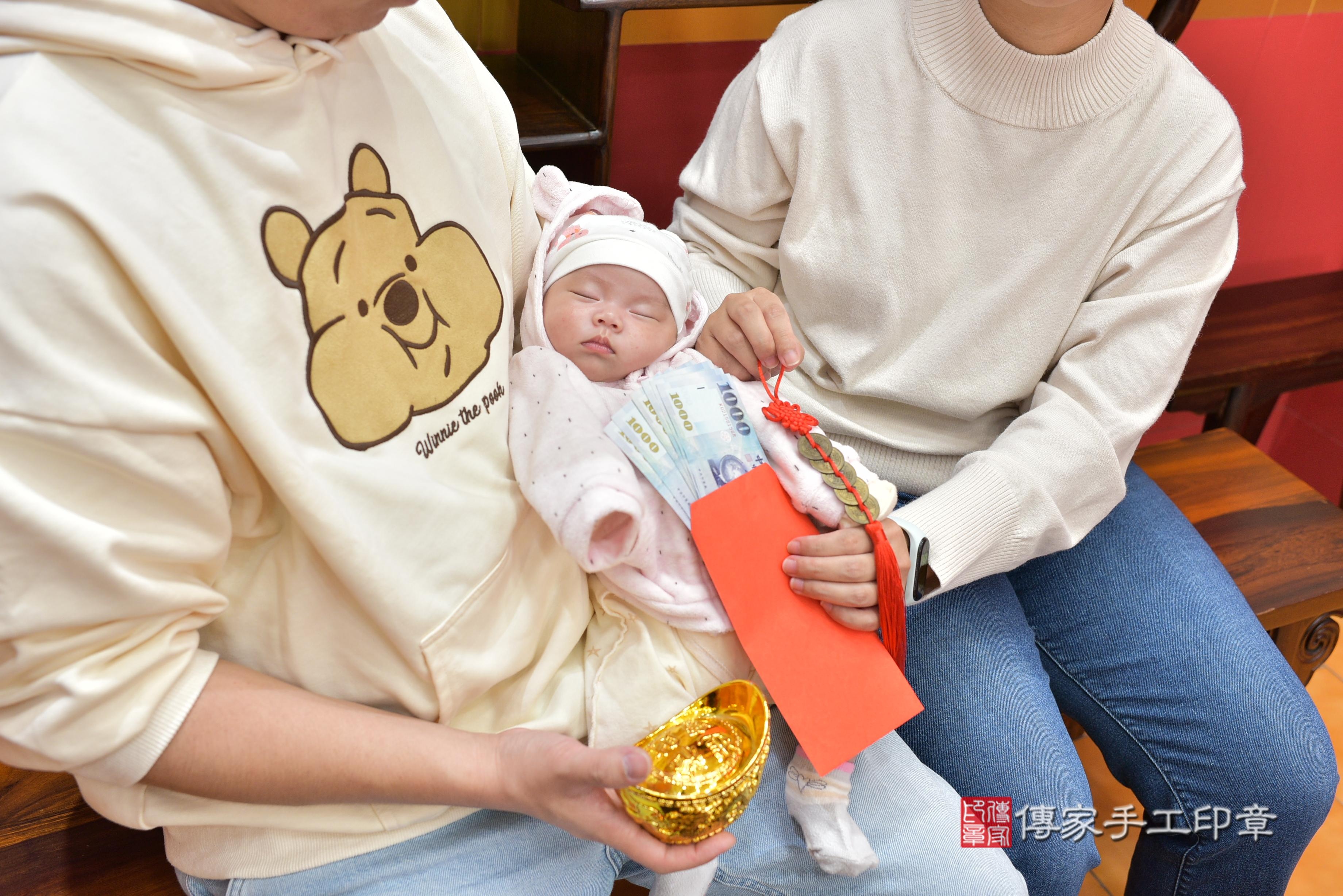 傳家手工印章桃園店、抓周、度脺、中國風會場、傳家嬰兒古禮、吉祥話、抓周道具物品24種、拍照。抓周證書。寶寶抓周、滿周歲、生日快樂、祝福