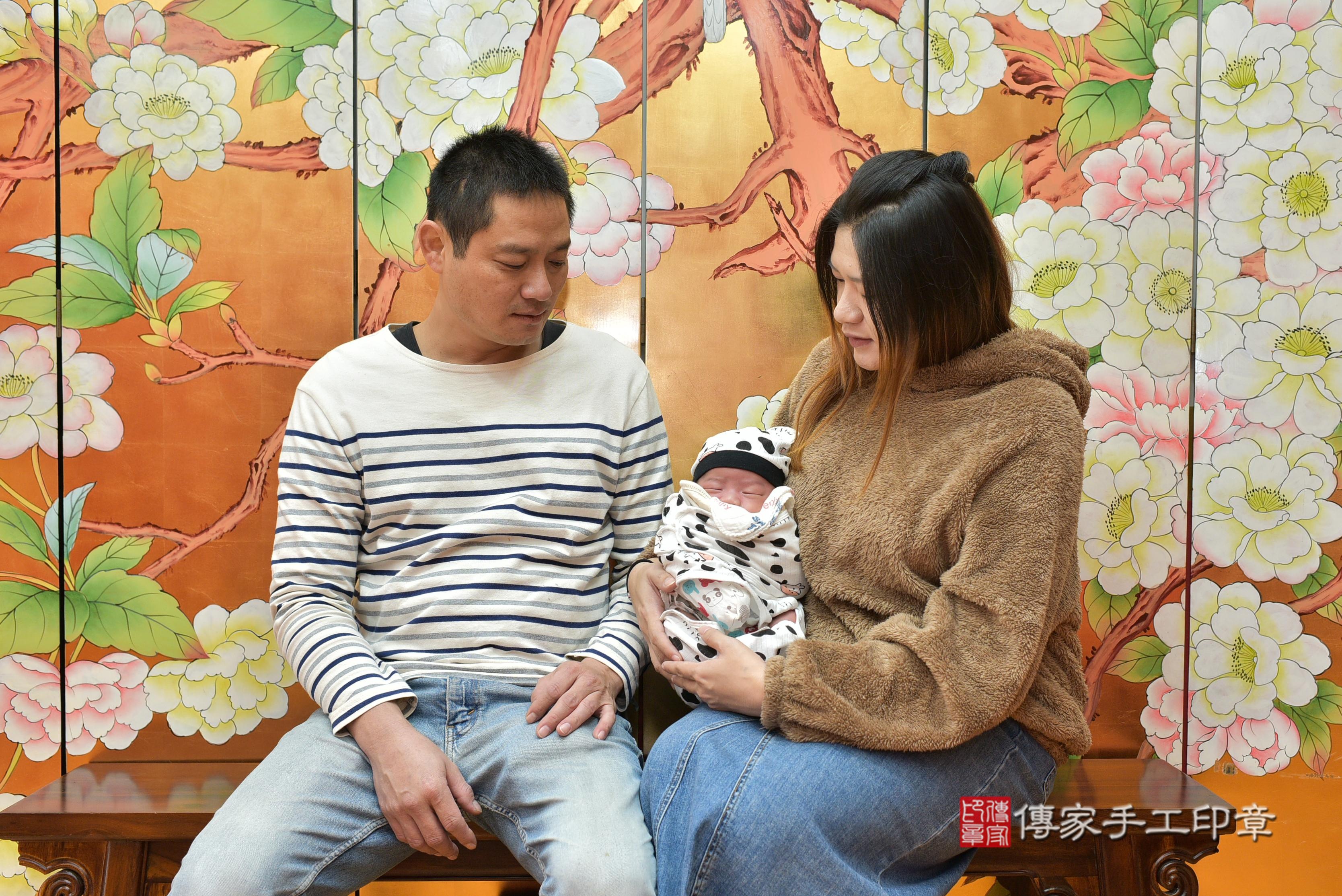 傳家手工印章桃園店、抓周、度脺、中國風會場、傳家嬰兒古禮、吉祥話、抓周道具物品24種、拍照。抓周證書。寶寶抓周、滿周歲、生日快樂、祝福