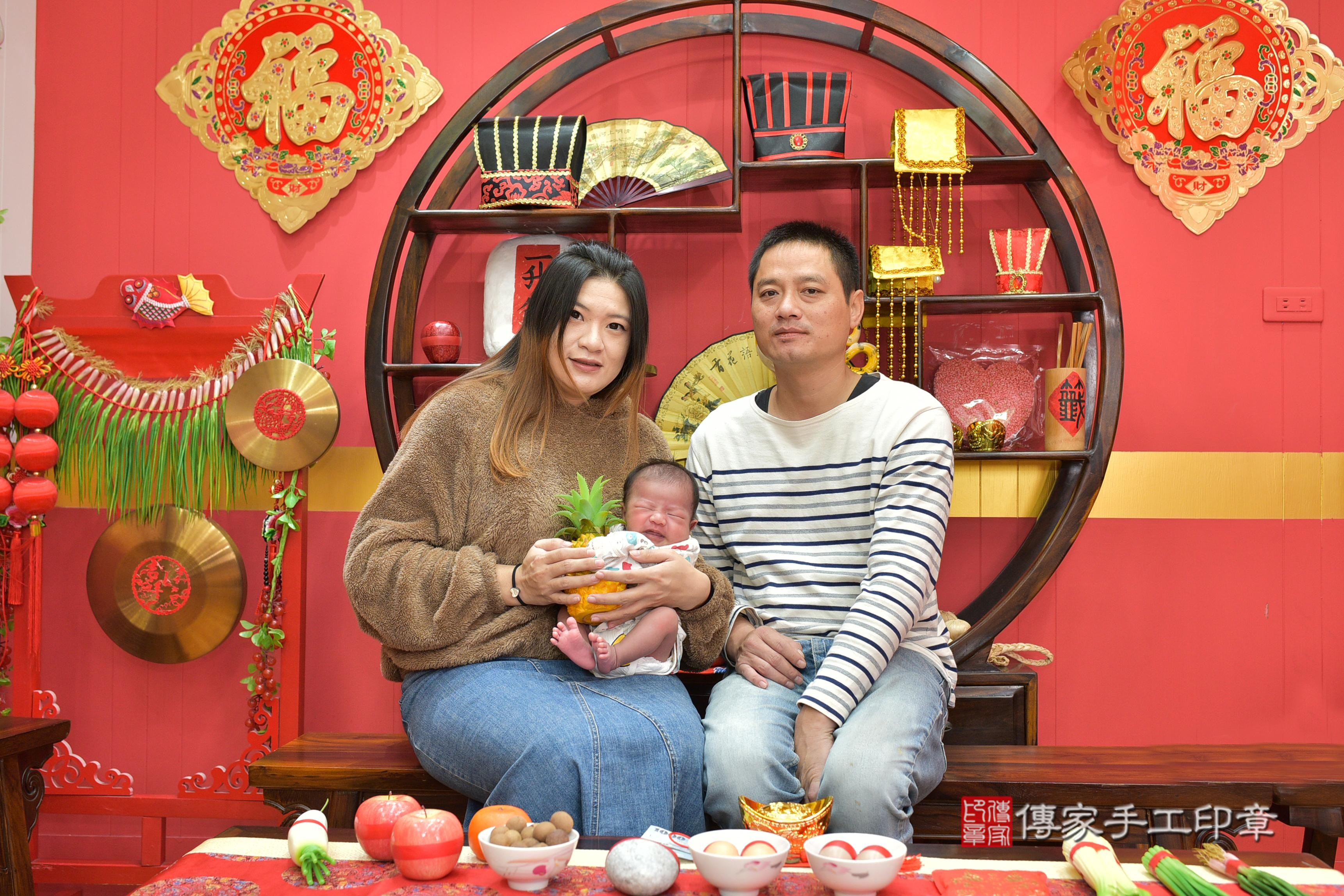 傳家手工印章桃園店、抓周、度脺、中國風會場、傳家嬰兒古禮、吉祥話、抓周道具物品24種、拍照。抓周證書。寶寶抓周、滿周歲、生日快樂、祝福