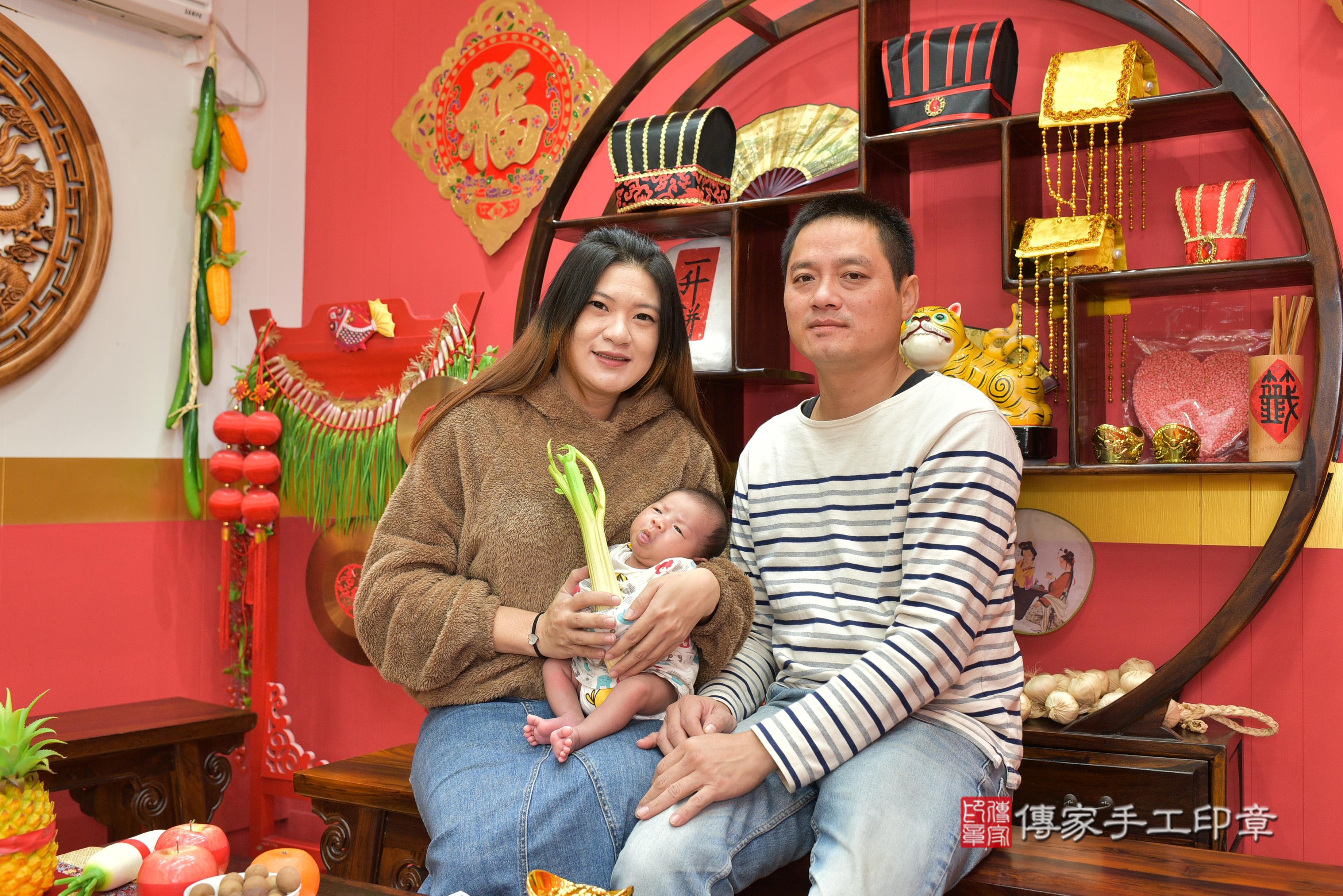 傳家手工印章桃園店、抓周、度脺、中國風會場、傳家嬰兒古禮、吉祥話、抓周道具物品24種、拍照。抓周證書。寶寶抓周、滿周歲、生日快樂、祝福