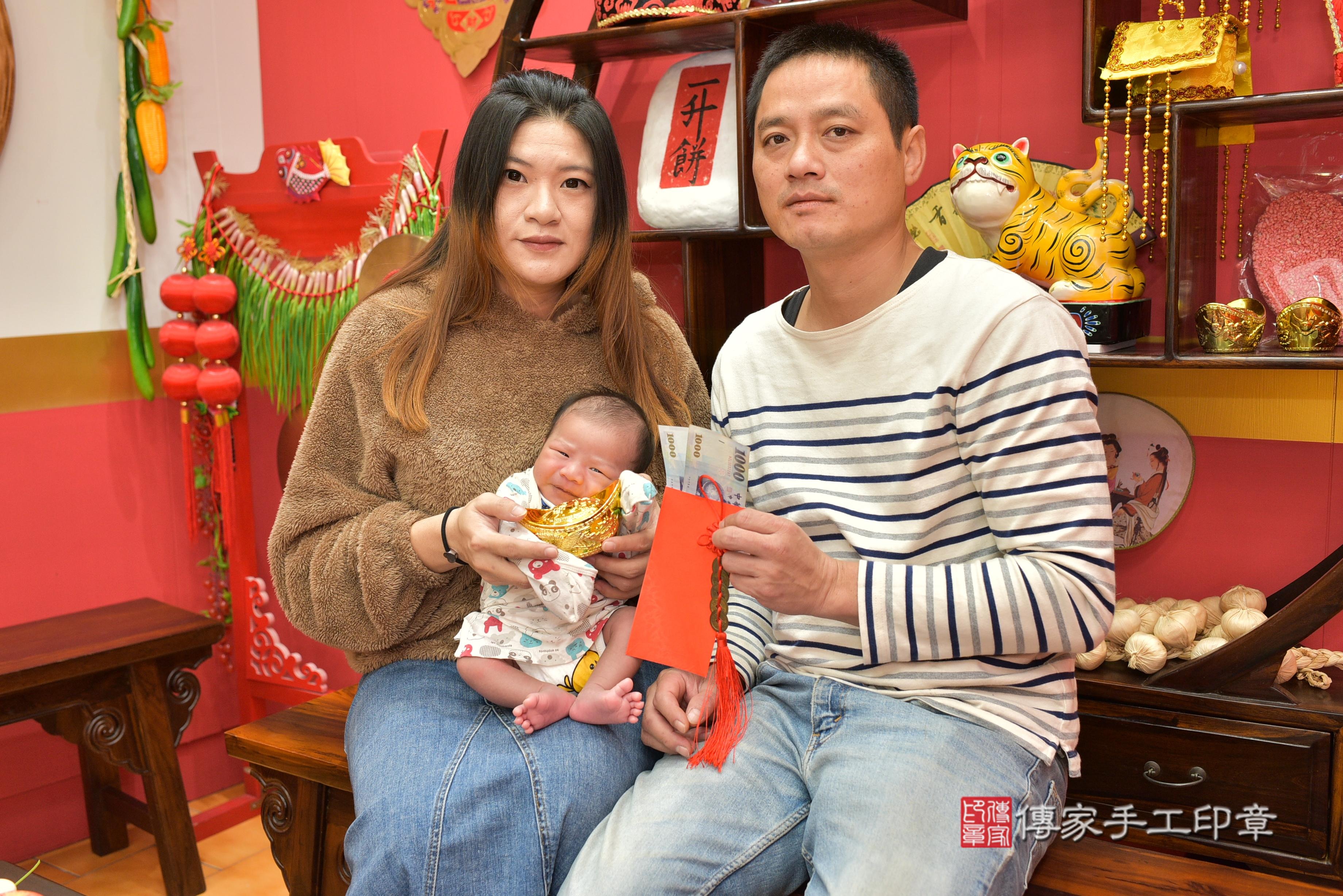 傳家手工印章桃園店、抓周、度脺、中國風會場、傳家嬰兒古禮、吉祥話、抓周道具物品24種、拍照。抓周證書。寶寶抓周、滿周歲、生日快樂、祝福