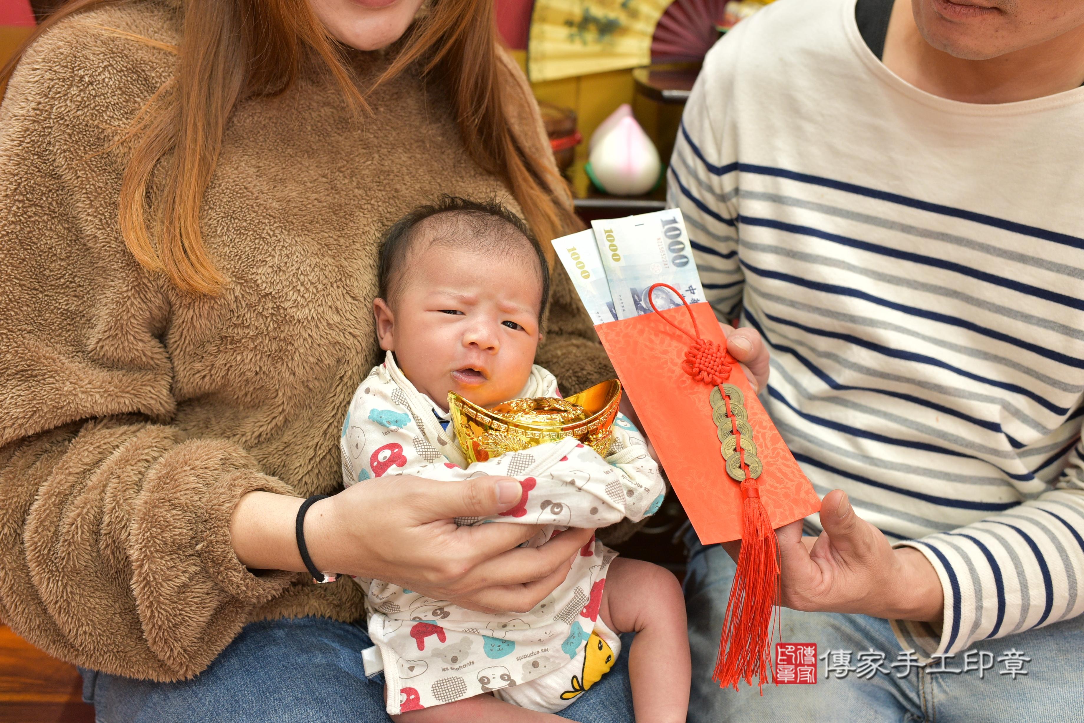 傳家手工印章桃園店、抓周、度脺、中國風會場、傳家嬰兒古禮、吉祥話、抓周道具物品24種、拍照。抓周證書。寶寶抓周、滿周歲、生日快樂、祝福
