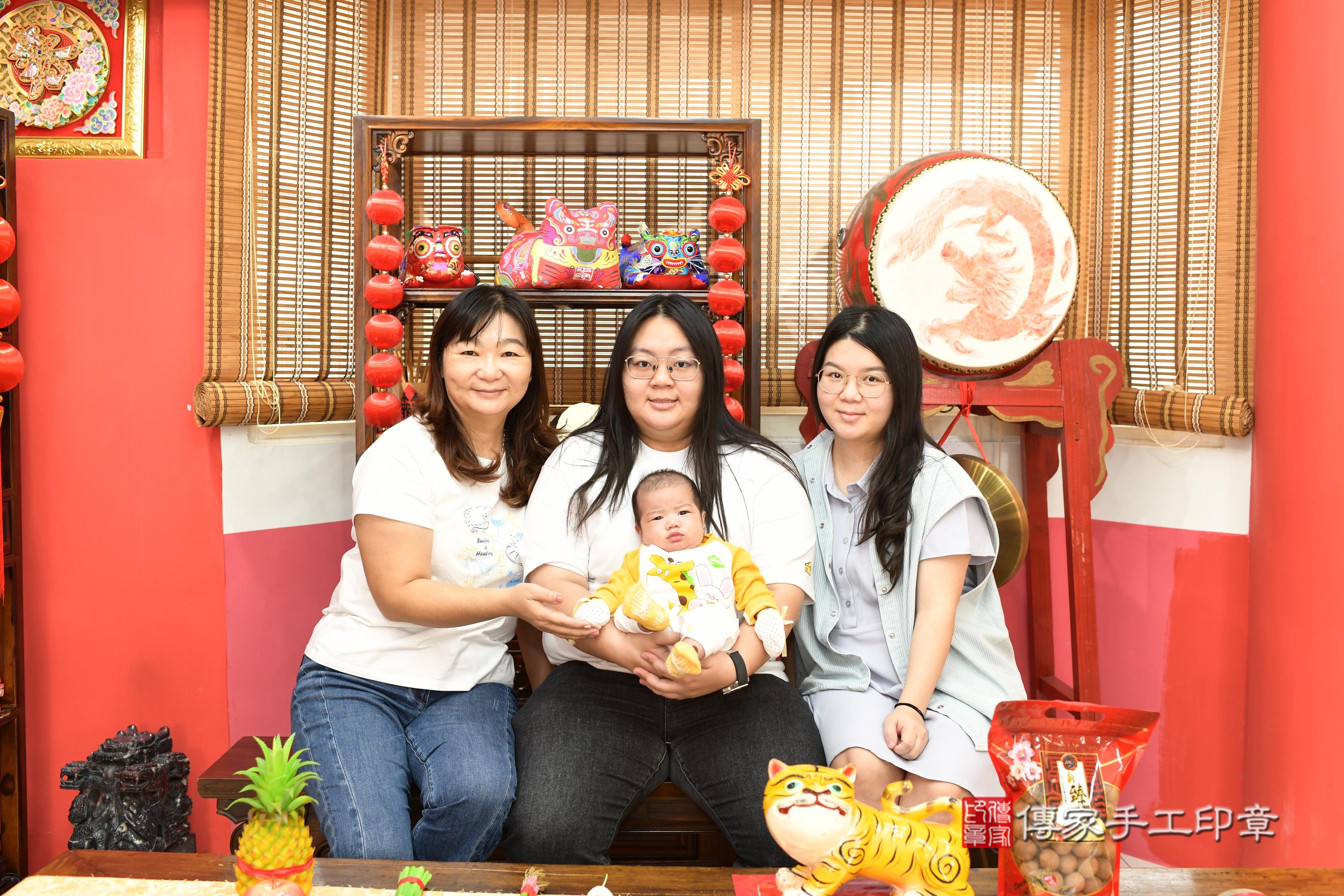 傳家手工印章高雄店、抓周、度脺、中國風會場、傳家嬰兒古禮、吉祥話、抓周道具物品24種、拍照。抓周證書。寶寶抓周、滿周歲、生日快樂、祝福