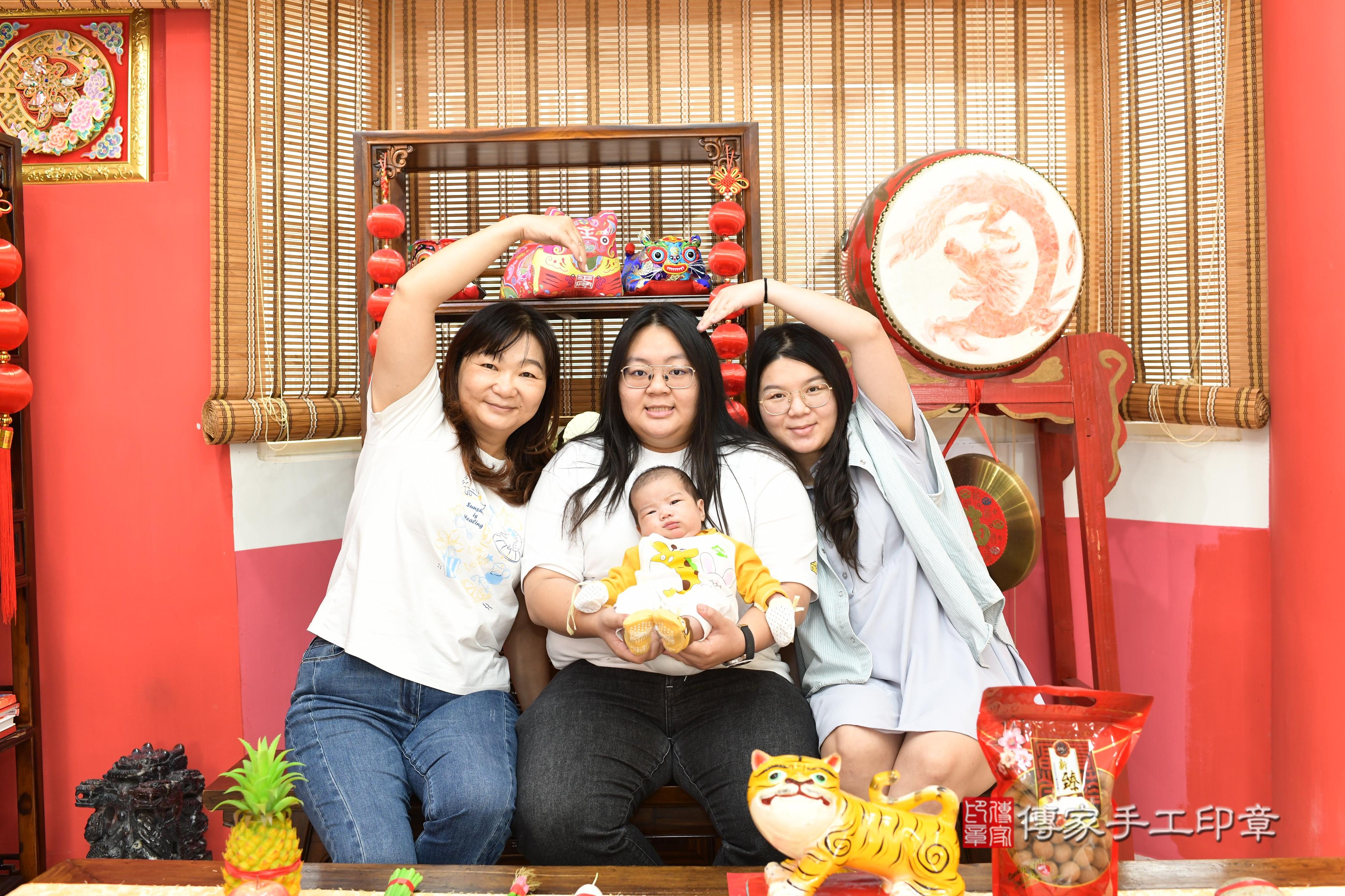 傳家手工印章高雄店、抓周、度脺、中國風會場、傳家嬰兒古禮、吉祥話、抓周道具物品24種、拍照。抓周證書。寶寶抓周、滿周歲、生日快樂、祝福