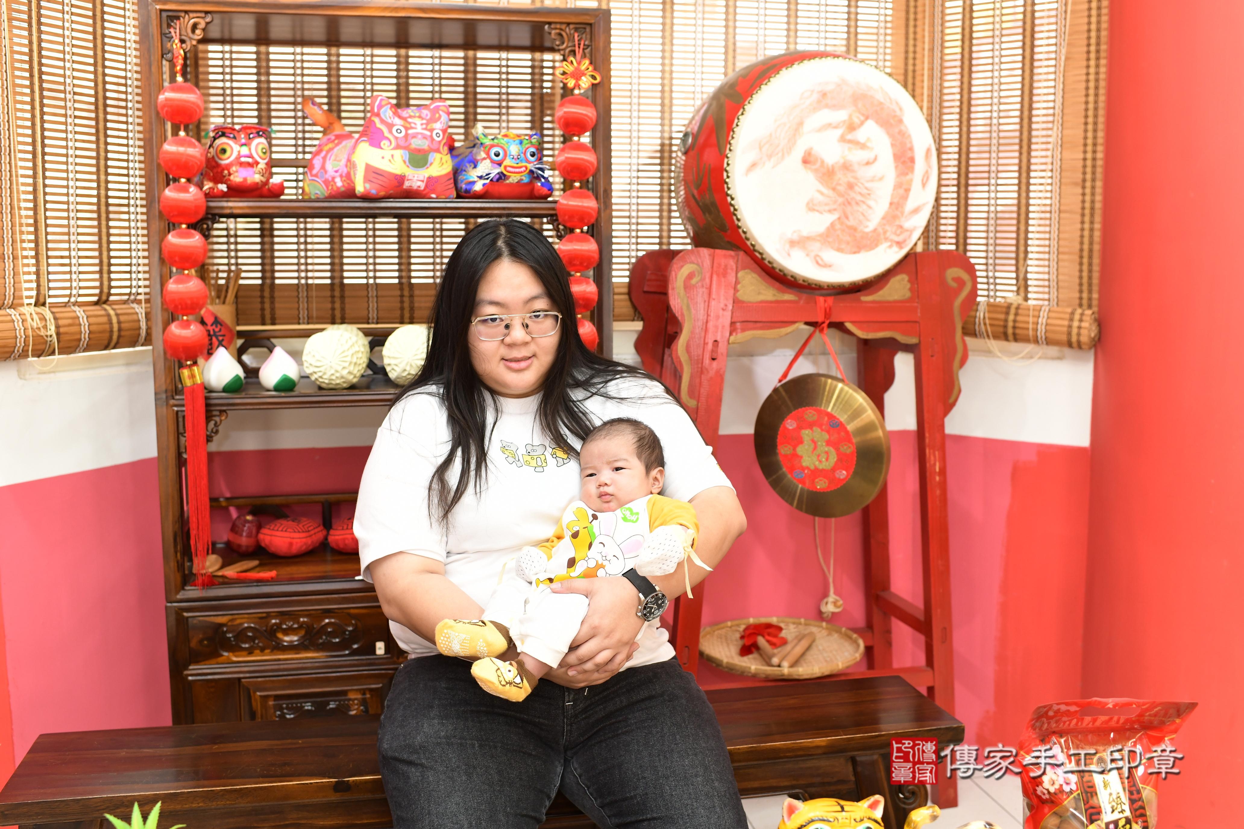 傳家手工印章高雄店、抓周、度脺、中國風會場、傳家嬰兒古禮、吉祥話、抓周道具物品24種、拍照。抓周證書。寶寶抓周、滿周歲、生日快樂、祝福