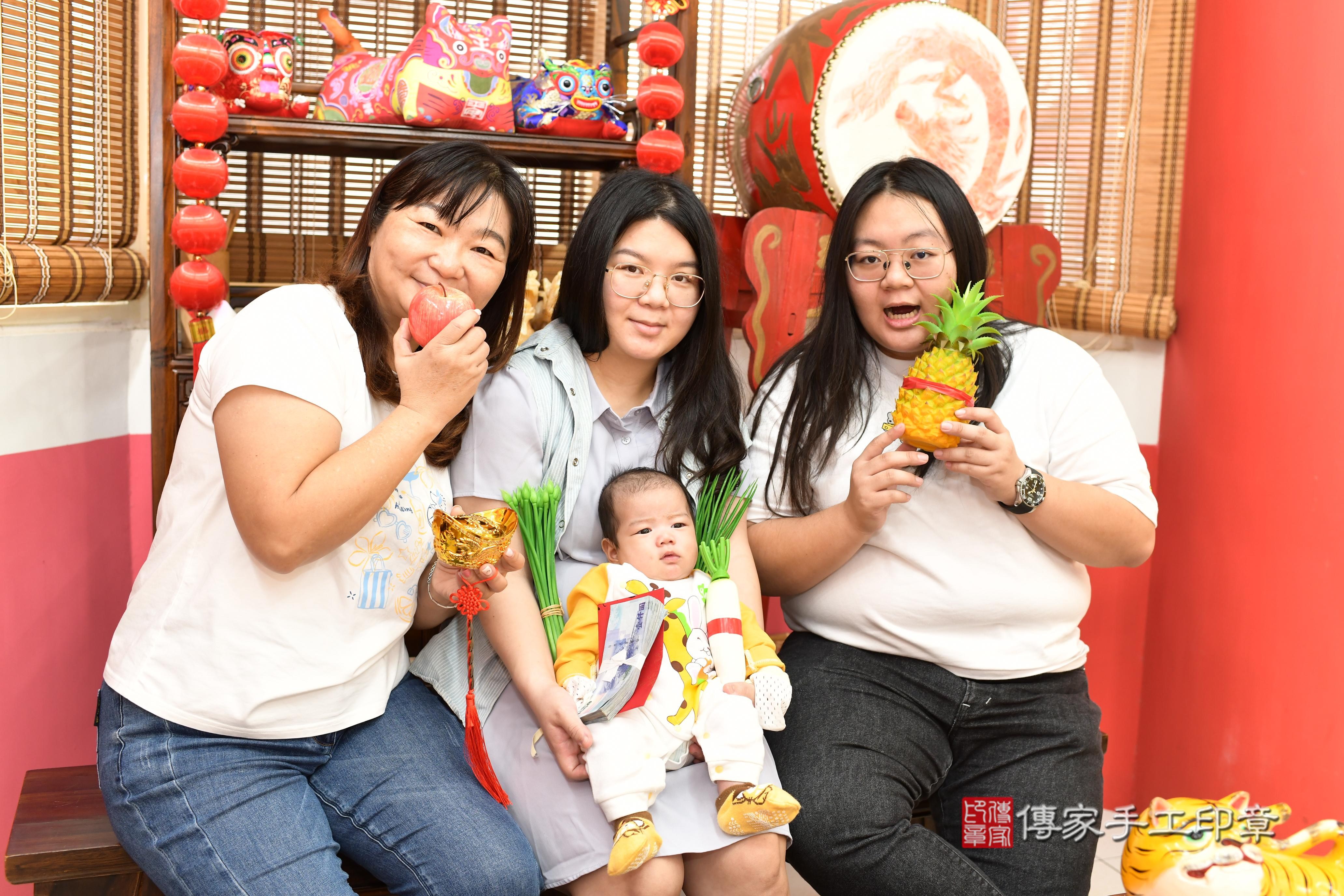 傳家手工印章高雄店、抓周、度脺、中國風會場、傳家嬰兒古禮、吉祥話、抓周道具物品24種、拍照。抓周證書。寶寶抓周、滿周歲、生日快樂、祝福