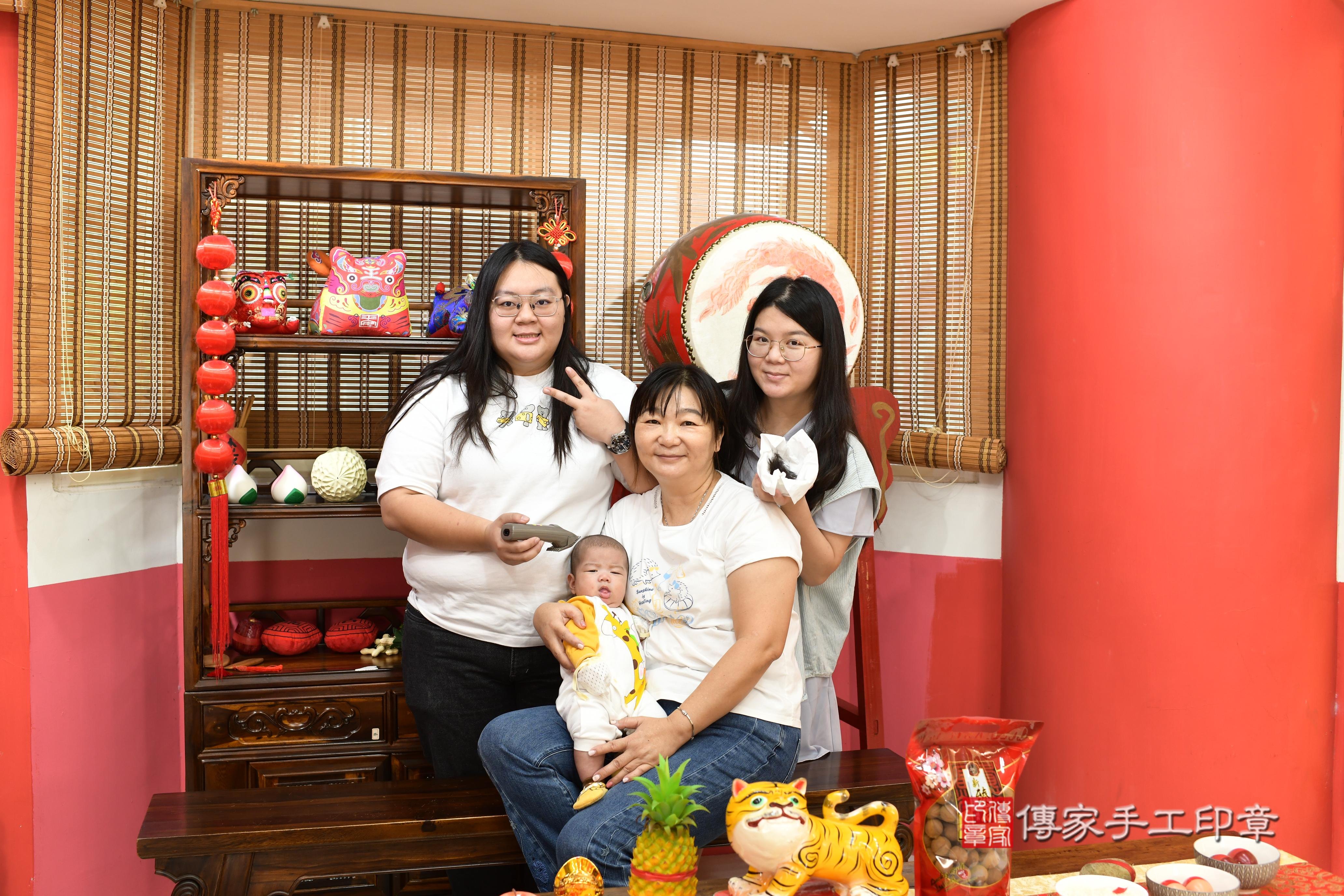 傳家手工印章高雄店、抓周、度脺、中國風會場、傳家嬰兒古禮、吉祥話、抓周道具物品24種、拍照。抓周證書。寶寶抓周、滿周歲、生日快樂、祝福