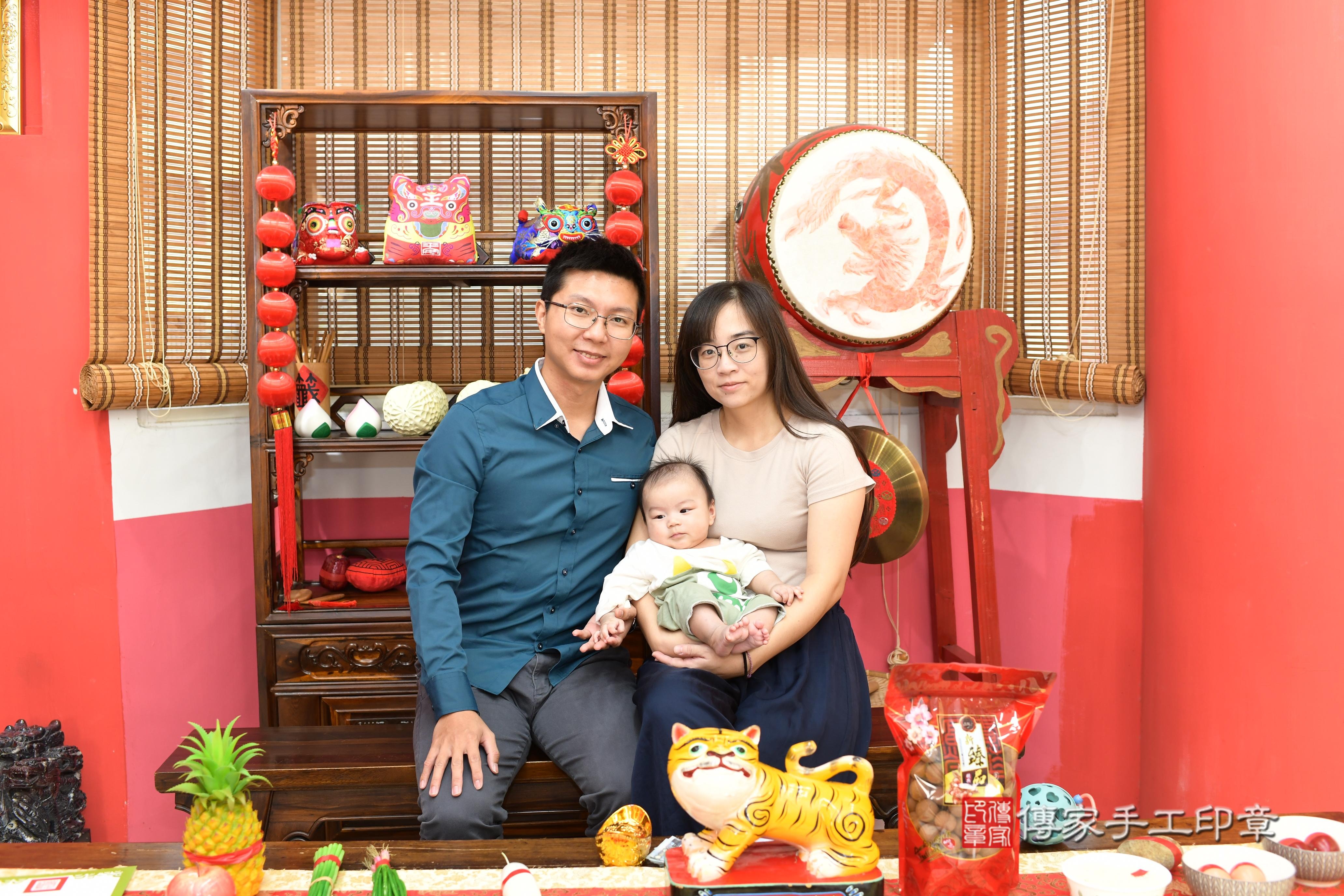 傳家手工印章高雄店、抓周、度脺、中國風會場、傳家嬰兒古禮、吉祥話、抓周道具物品24種、拍照。抓周證書。寶寶抓周、滿周歲、生日快樂、祝福