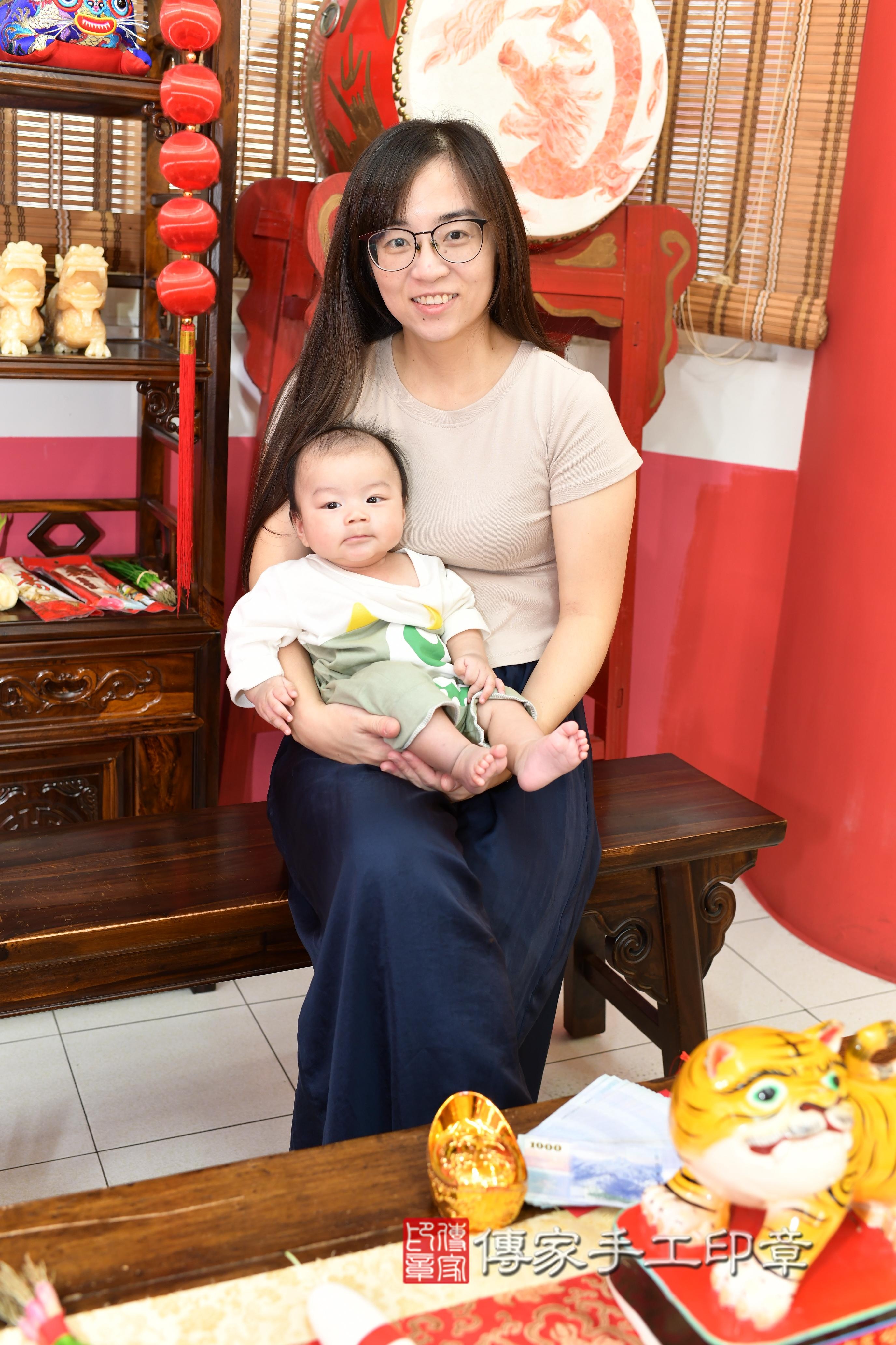 傳家手工印章高雄店、抓周、度脺、中國風會場、傳家嬰兒古禮、吉祥話、抓周道具物品24種、拍照。抓周證書。寶寶抓周、滿周歲、生日快樂、祝福