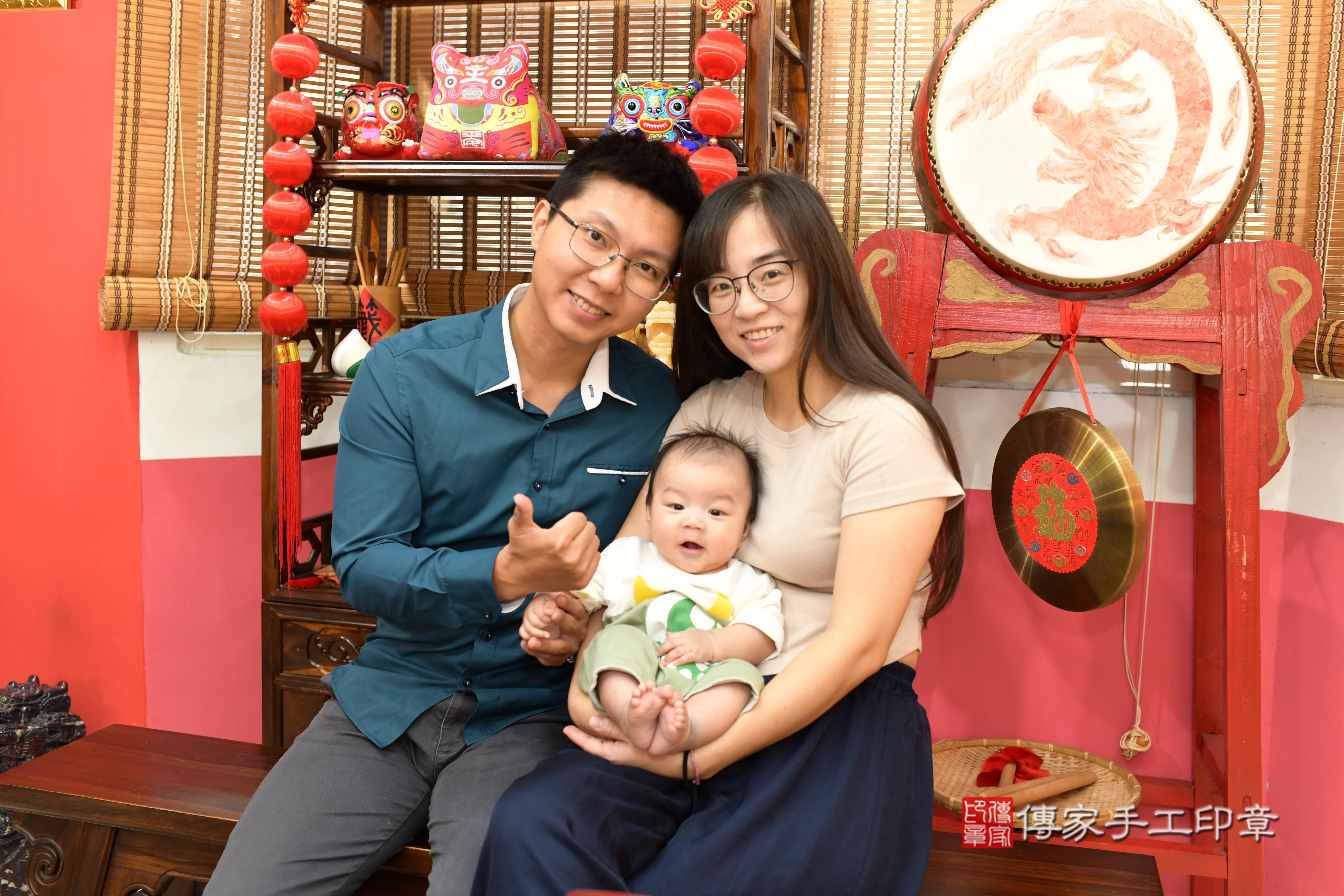 傳家手工印章高雄店、抓周、度脺、中國風會場、傳家嬰兒古禮、吉祥話、抓周道具物品24種、拍照。抓周證書。寶寶抓周、滿周歲、生日快樂、祝福