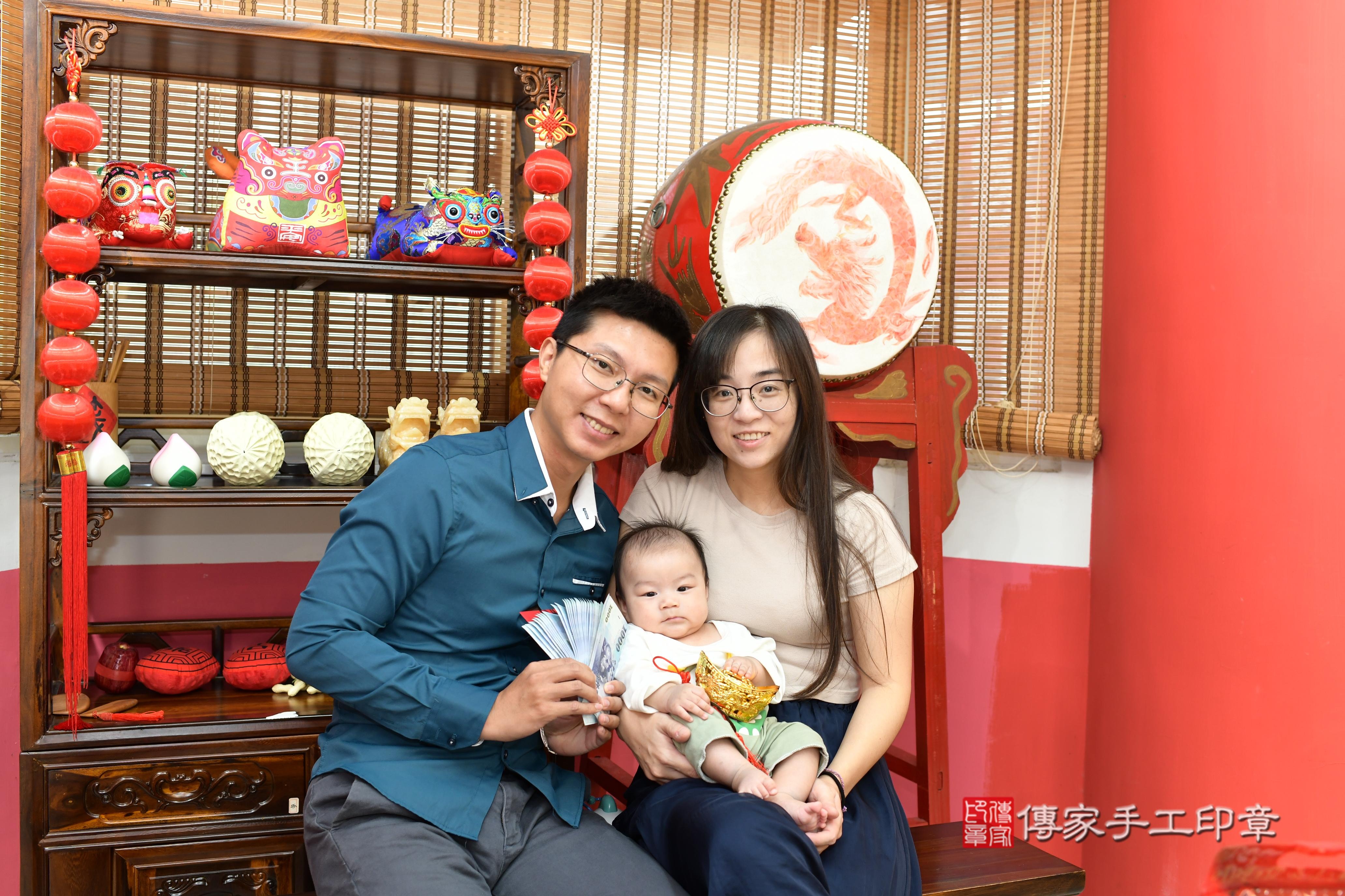 傳家手工印章高雄店、抓周、度脺、中國風會場、傳家嬰兒古禮、吉祥話、抓周道具物品24種、拍照。抓周證書。寶寶抓周、滿周歲、生日快樂、祝福