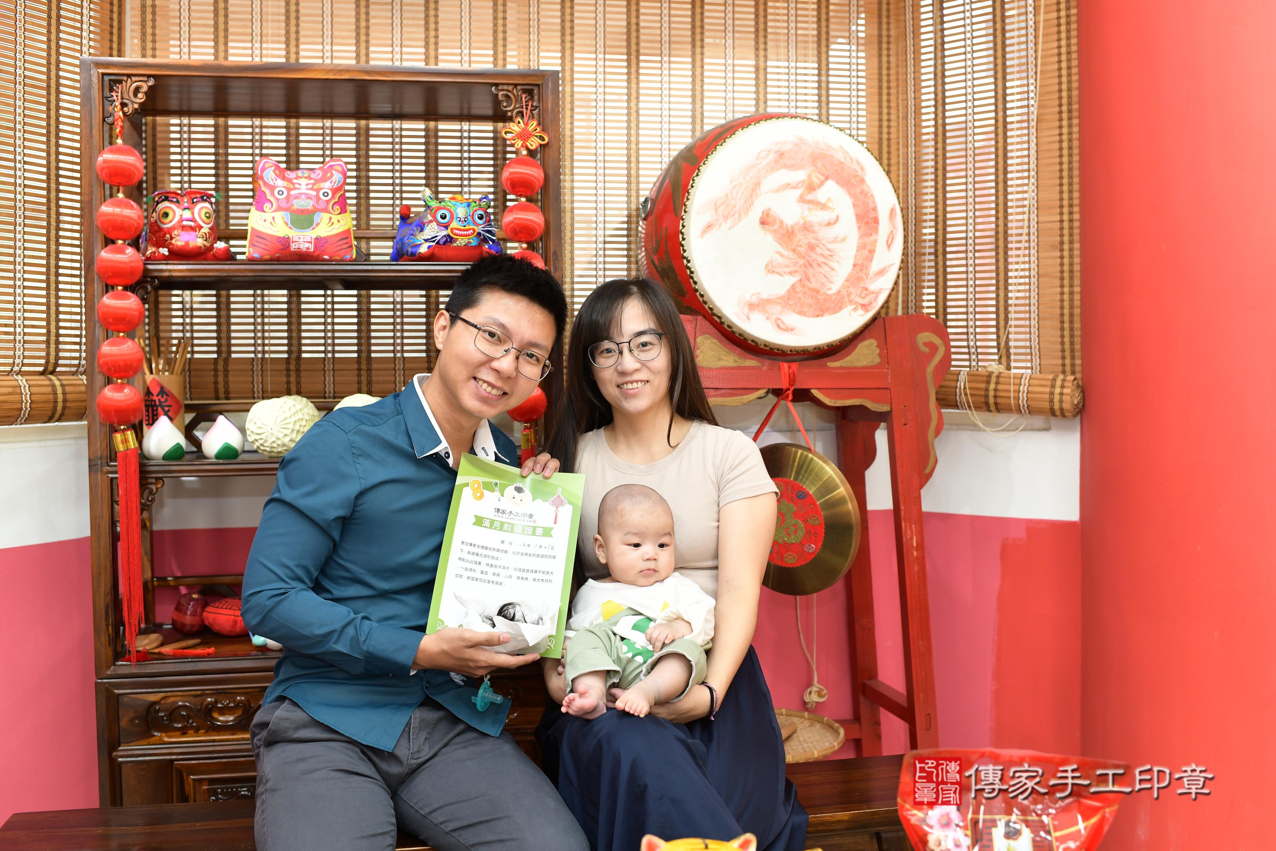 傳家手工印章高雄店、抓周、度脺、中國風會場、傳家嬰兒古禮、吉祥話、抓周道具物品24種、拍照。抓周證書。寶寶抓周、滿周歲、生日快樂、祝福