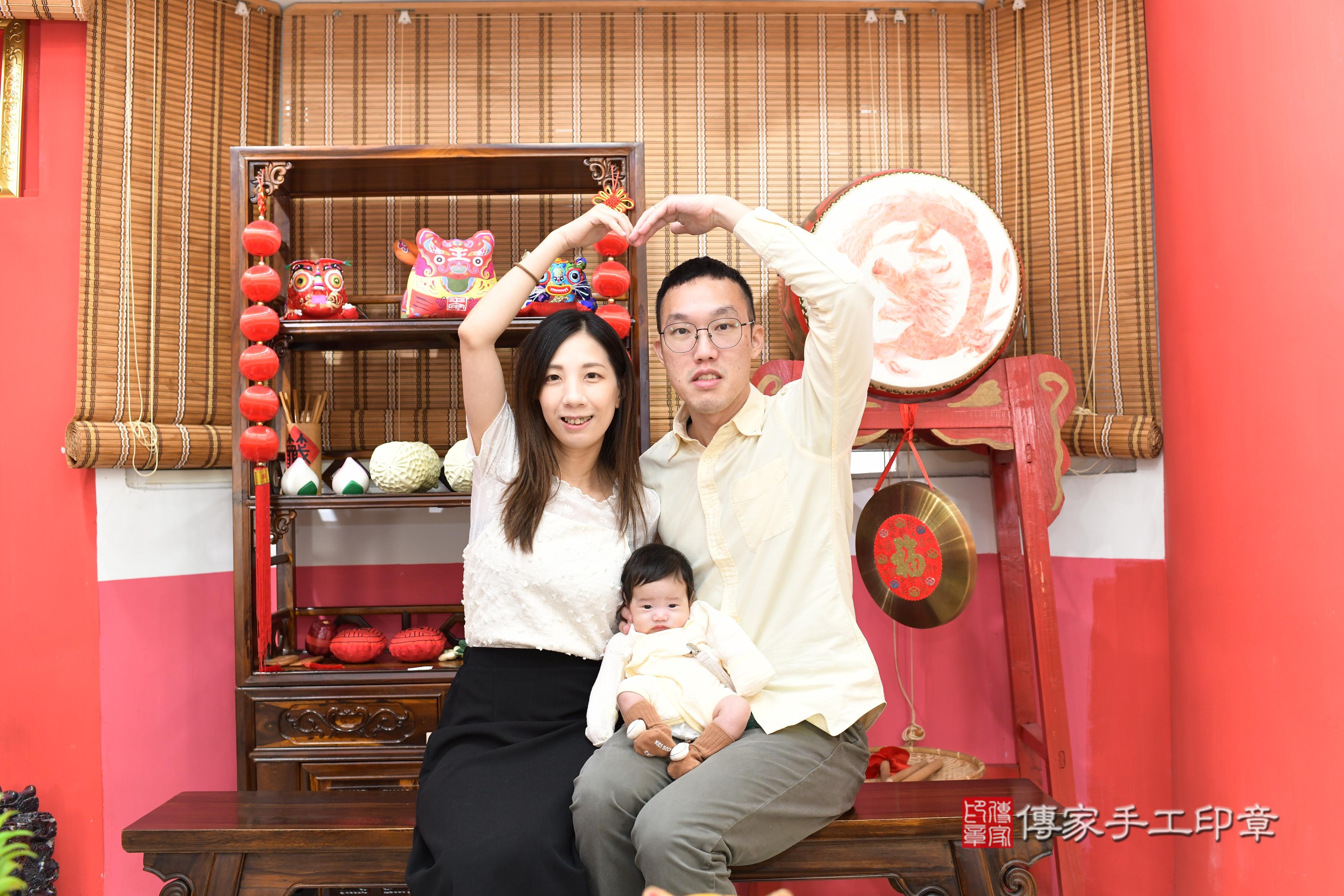 傳家手工印章高雄店、抓周、度脺、中國風會場、傳家嬰兒古禮、吉祥話、抓周道具物品24種、拍照。抓周證書。寶寶抓周、滿周歲、生日快樂、祝福