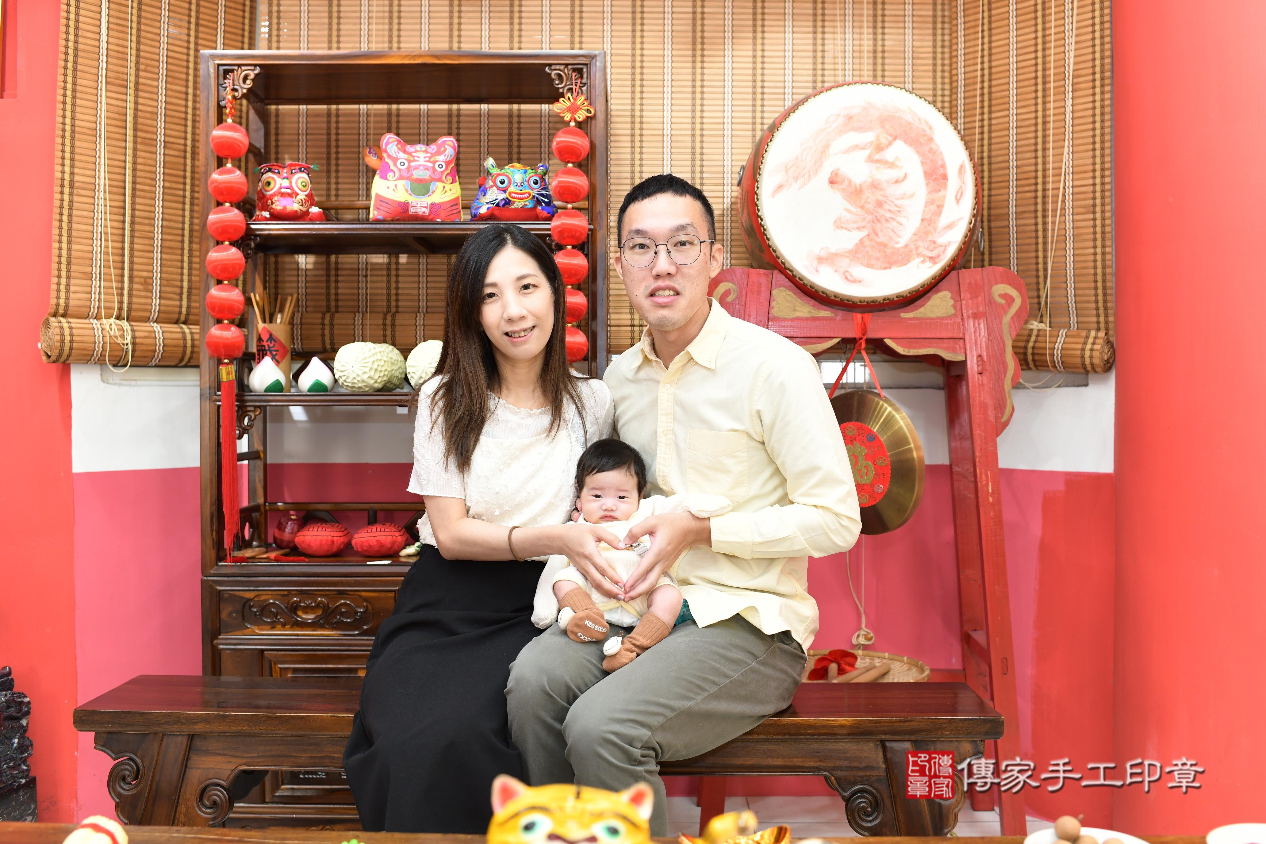 傳家手工印章高雄店、抓周、度脺、中國風會場、傳家嬰兒古禮、吉祥話、抓周道具物品24種、拍照。抓周證書。寶寶抓周、滿周歲、生日快樂、祝福