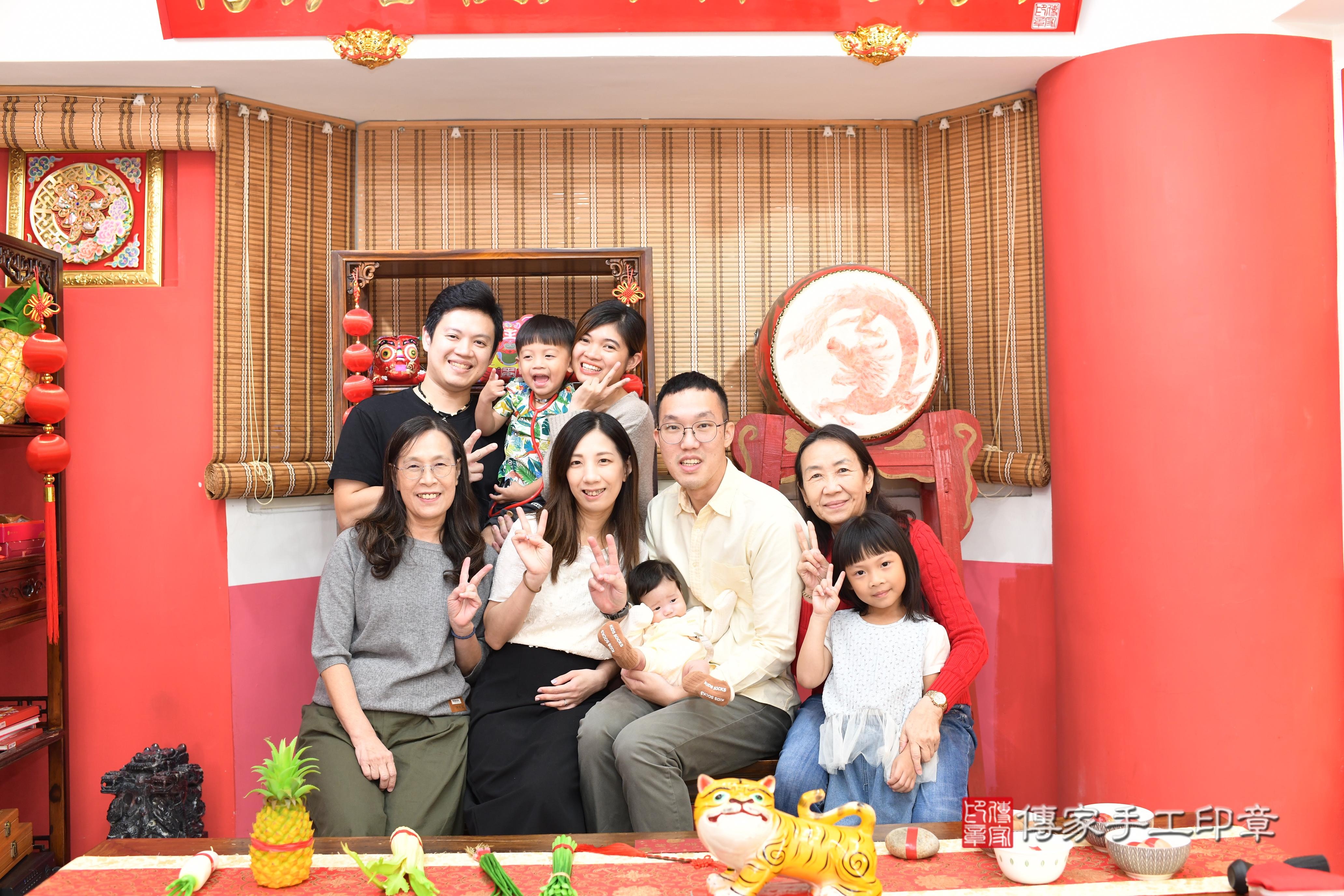 傳家手工印章高雄店、抓周、度脺、中國風會場、傳家嬰兒古禮、吉祥話、抓周道具物品24種、拍照。抓周證書。寶寶抓周、滿周歲、生日快樂、祝福