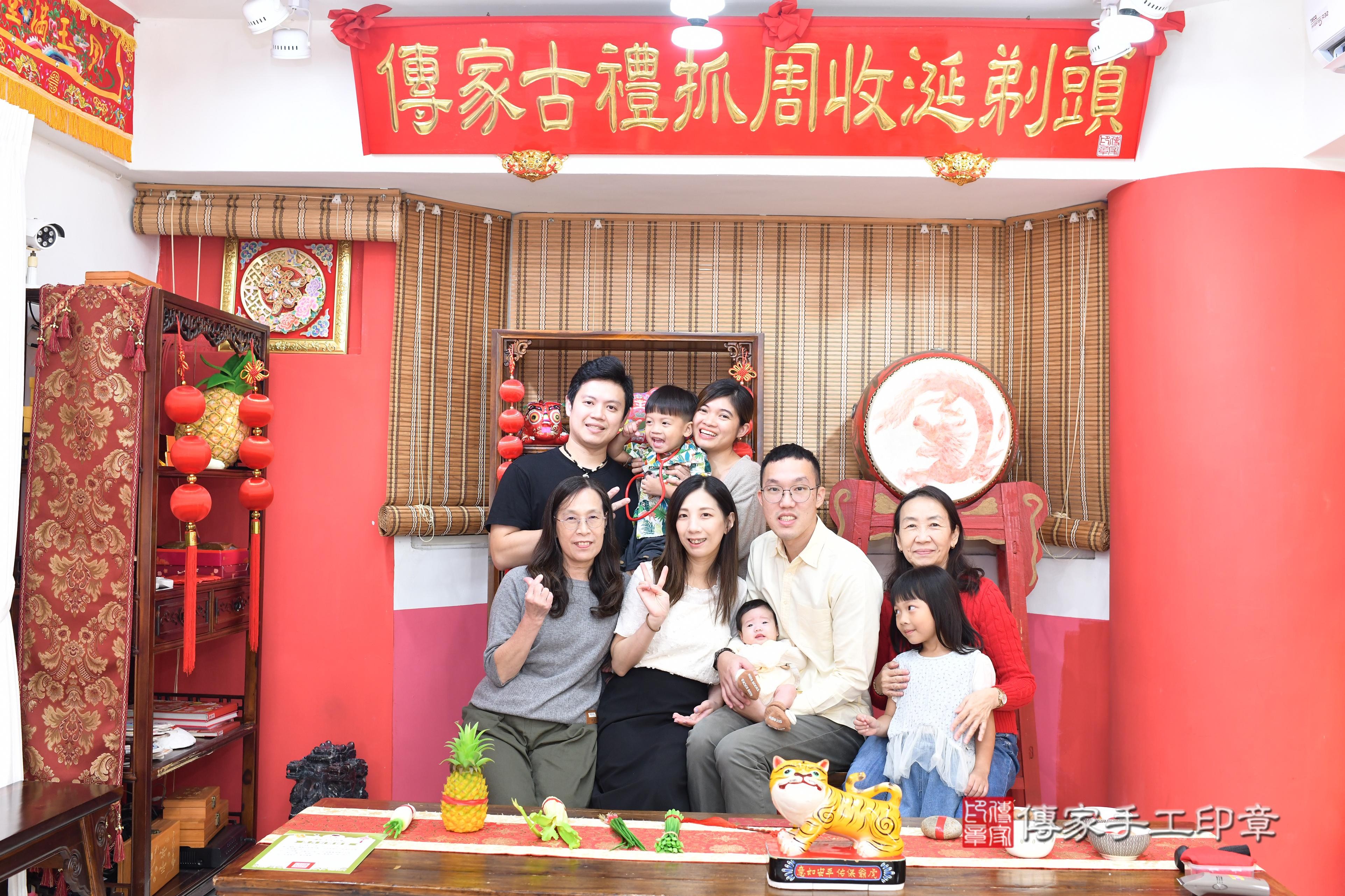 傳家手工印章高雄店、抓周、度脺、中國風會場、傳家嬰兒古禮、吉祥話、抓周道具物品24種、拍照。抓周證書。寶寶抓周、滿周歲、生日快樂、祝福