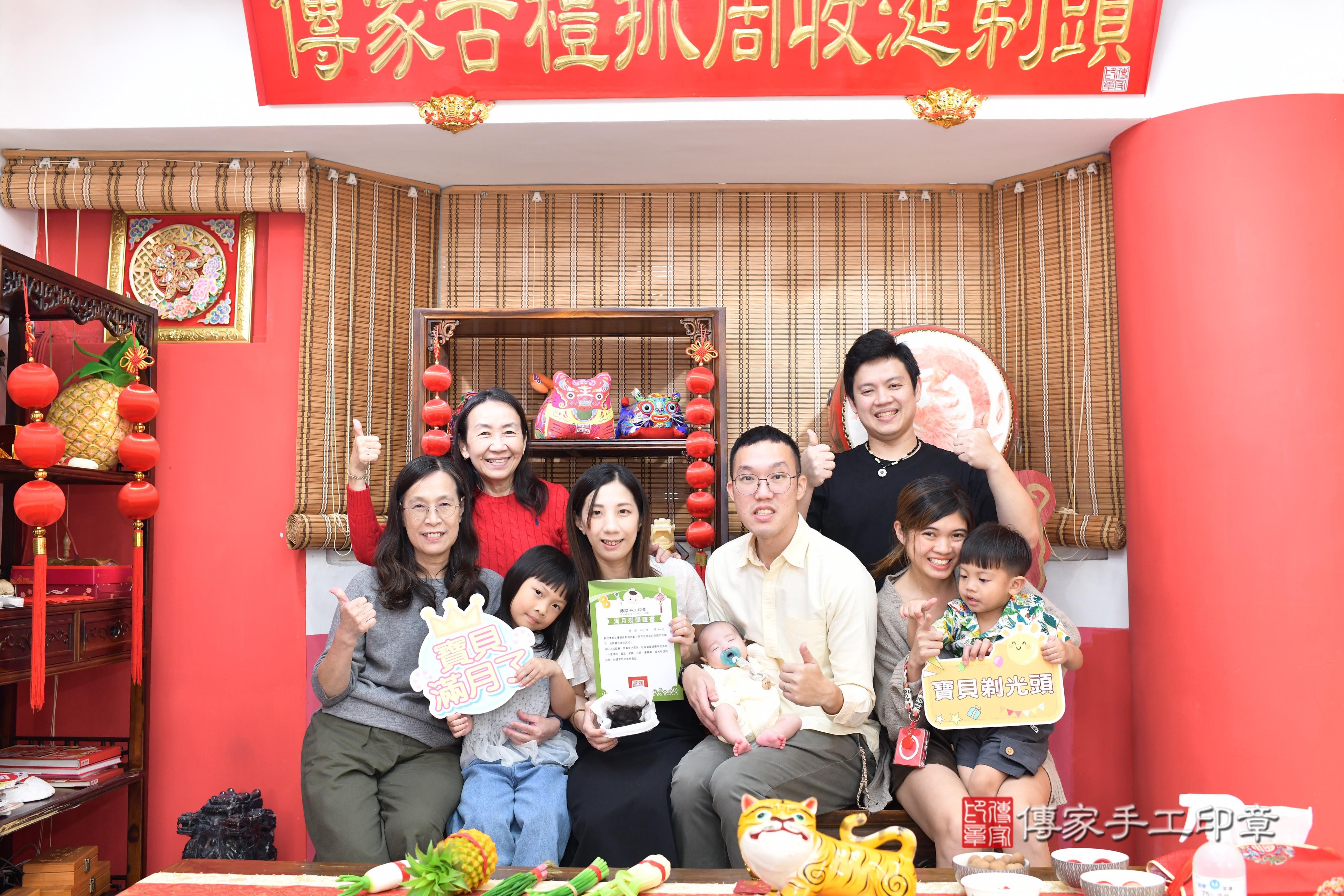 傳家手工印章高雄店、抓周、度脺、中國風會場、傳家嬰兒古禮、吉祥話、抓周道具物品24種、拍照。抓周證書。寶寶抓周、滿周歲、生日快樂、祝福