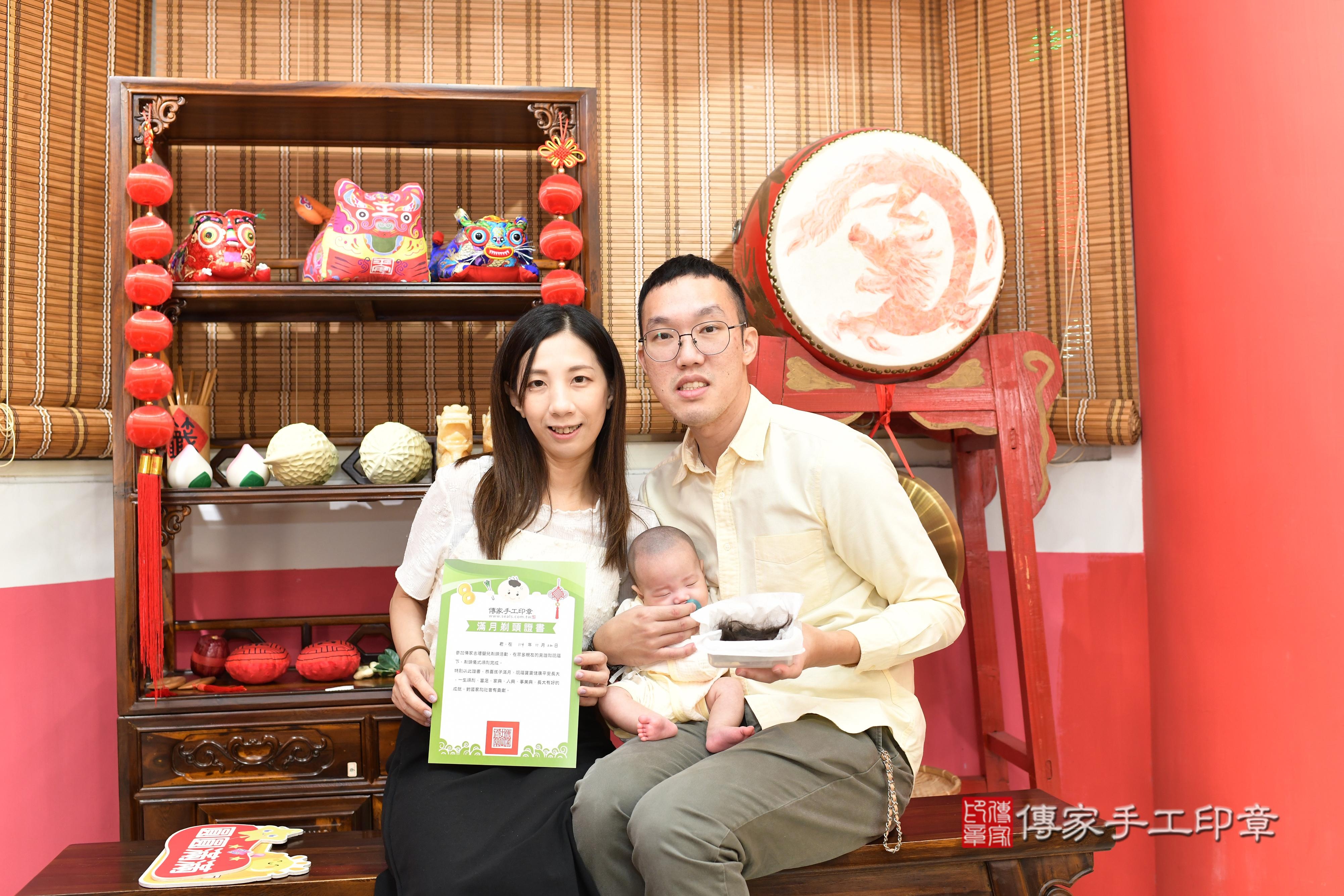 剃頭儀式的文化傳承與幸福寓意。高雄市鳳山區宣宣寶貝滿月來店剃頭理髮 .....照：11