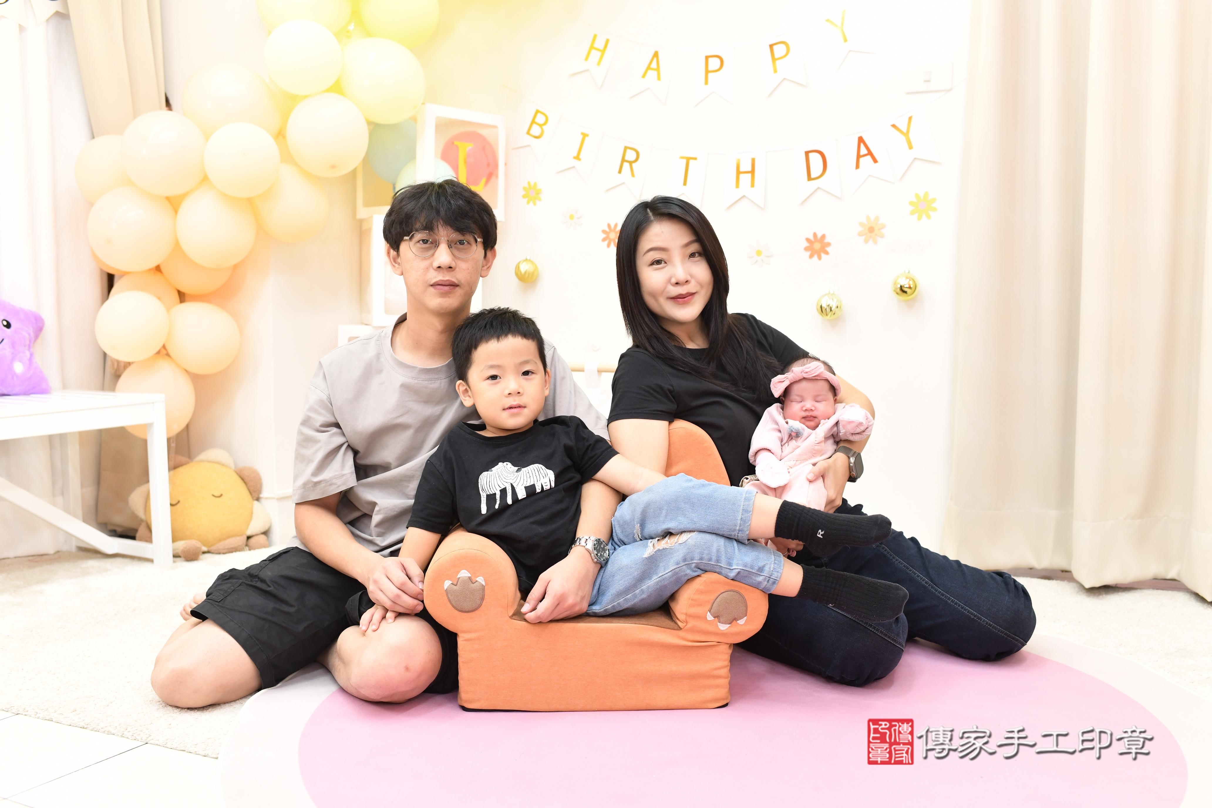 傳家手工印章高雄店、抓周、度脺、中國風會場、傳家嬰兒古禮、吉祥話、抓周道具物品24種、拍照。抓周證書。寶寶抓周、滿周歲、生日快樂、祝福