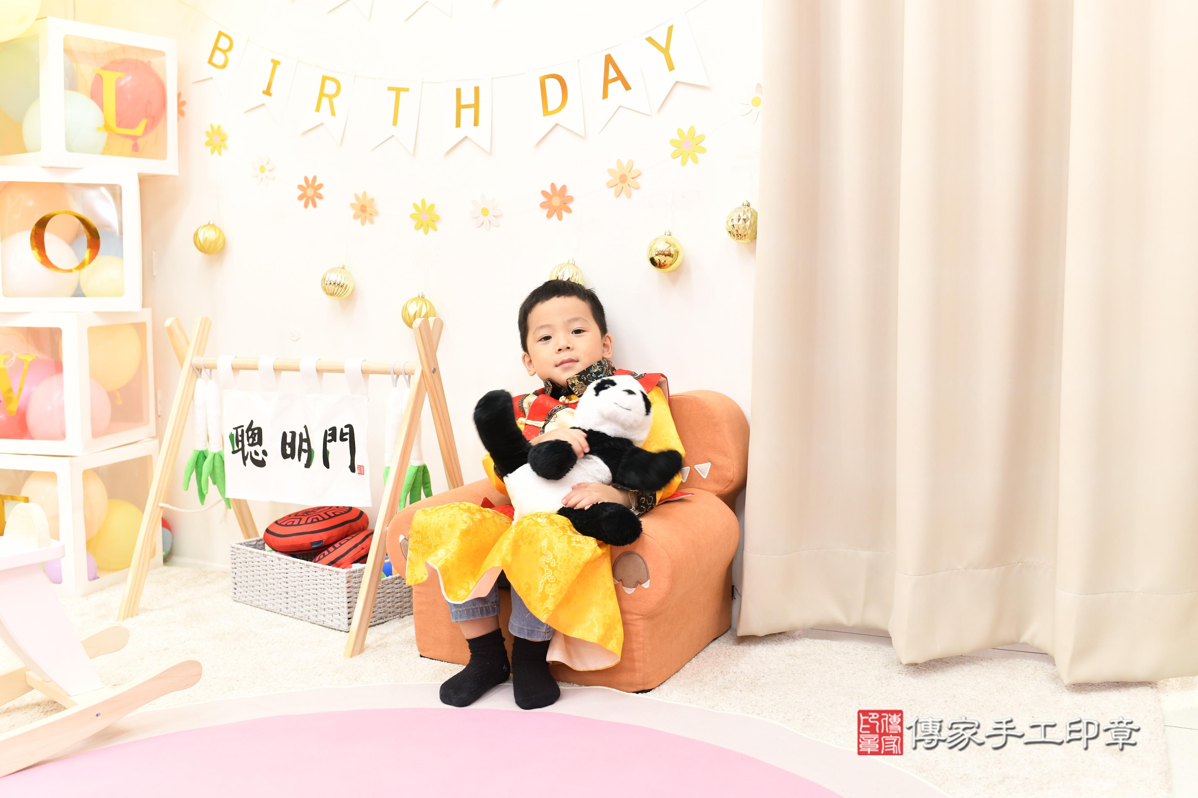 傳家手工印章高雄店、抓周、度脺、中國風會場、傳家嬰兒古禮、吉祥話、抓周道具物品24種、拍照。抓周證書。寶寶抓周、滿周歲、生日快樂、祝福