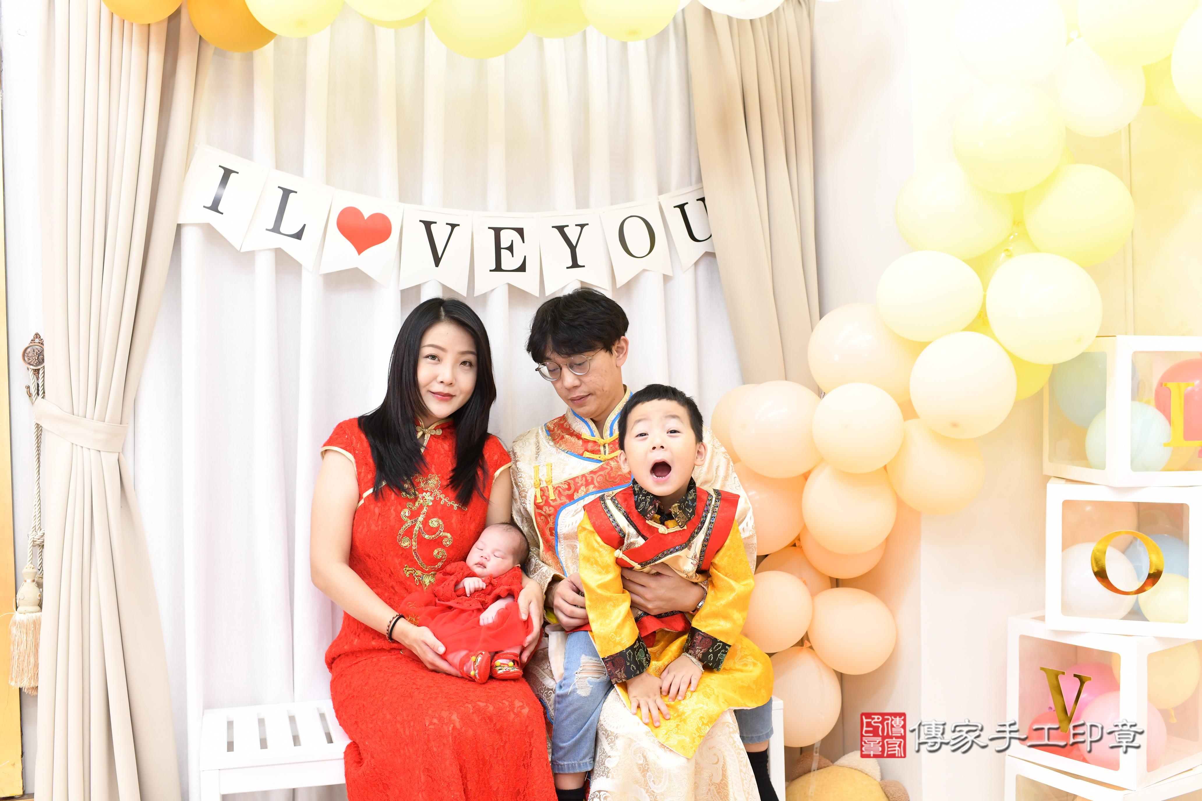 傳家手工印章高雄店、抓周、度脺、中國風會場、傳家嬰兒古禮、吉祥話、抓周道具物品24種、拍照。抓周證書。寶寶抓周、滿周歲、生日快樂、祝福