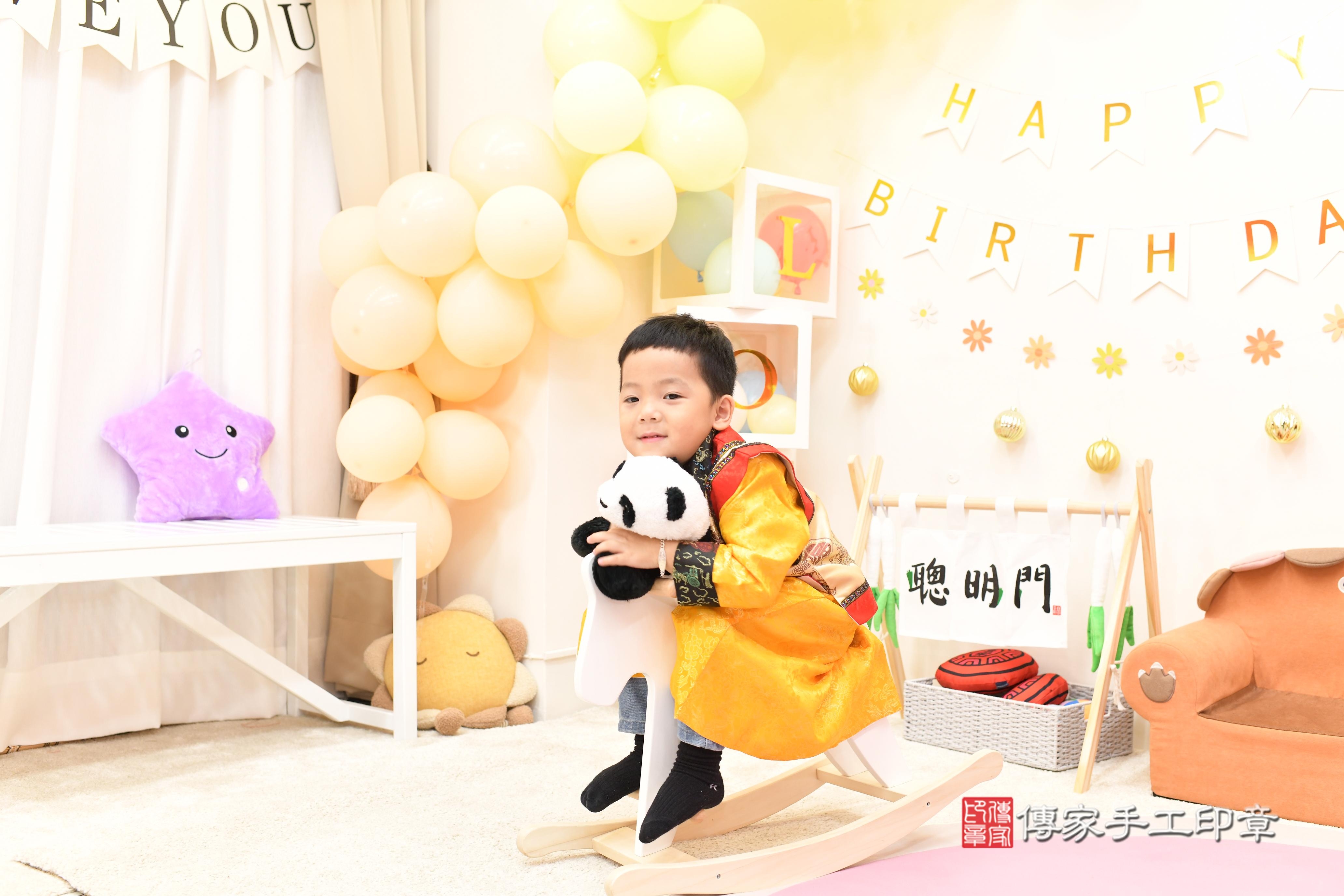 傳家手工印章高雄店、抓周、度脺、中國風會場、傳家嬰兒古禮、吉祥話、抓周道具物品24種、拍照。抓周證書。寶寶抓周、滿周歲、生日快樂、祝福