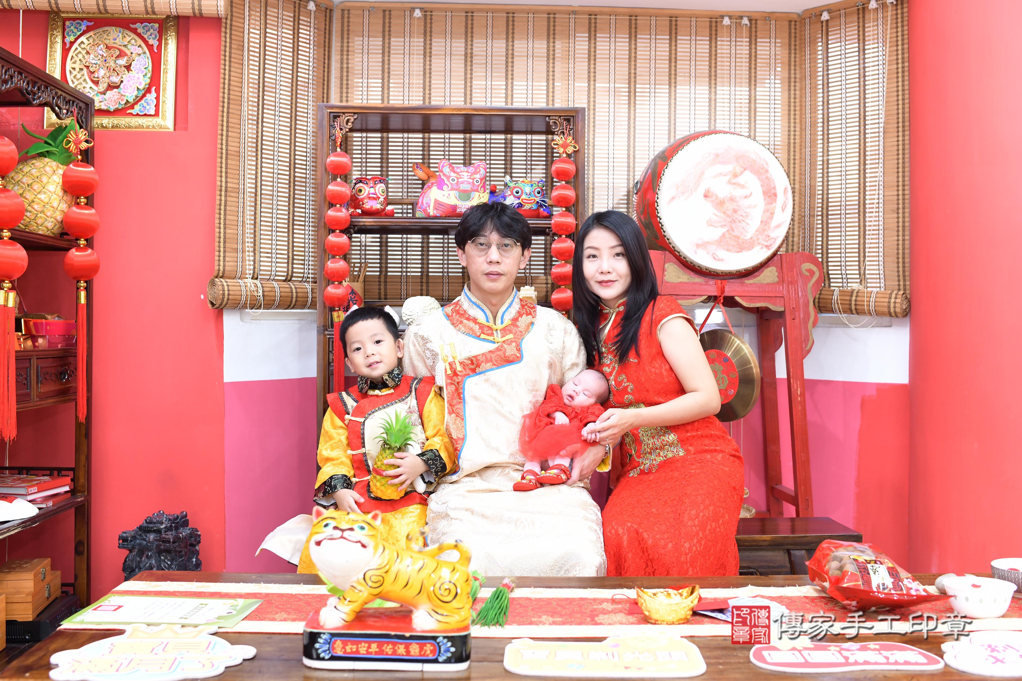 傳家手工印章高雄店、抓周、度脺、中國風會場、傳家嬰兒古禮、吉祥話、抓周道具物品24種、拍照。抓周證書。寶寶抓周、滿周歲、生日快樂、祝福