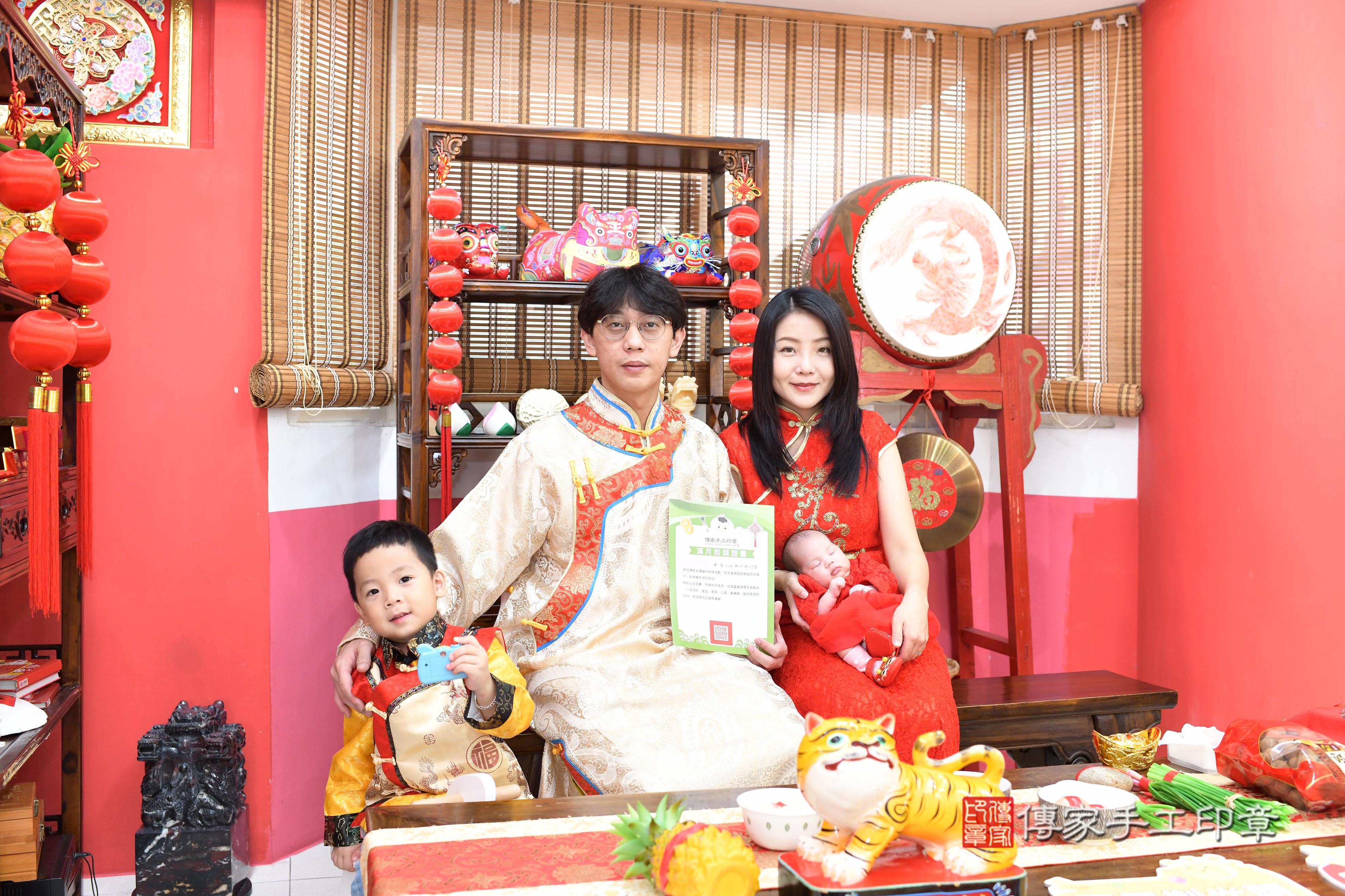 傳家手工印章高雄店、抓周、度脺、中國風會場、傳家嬰兒古禮、吉祥話、抓周道具物品24種、拍照。抓周證書。寶寶抓周、滿周歲、生日快樂、祝福