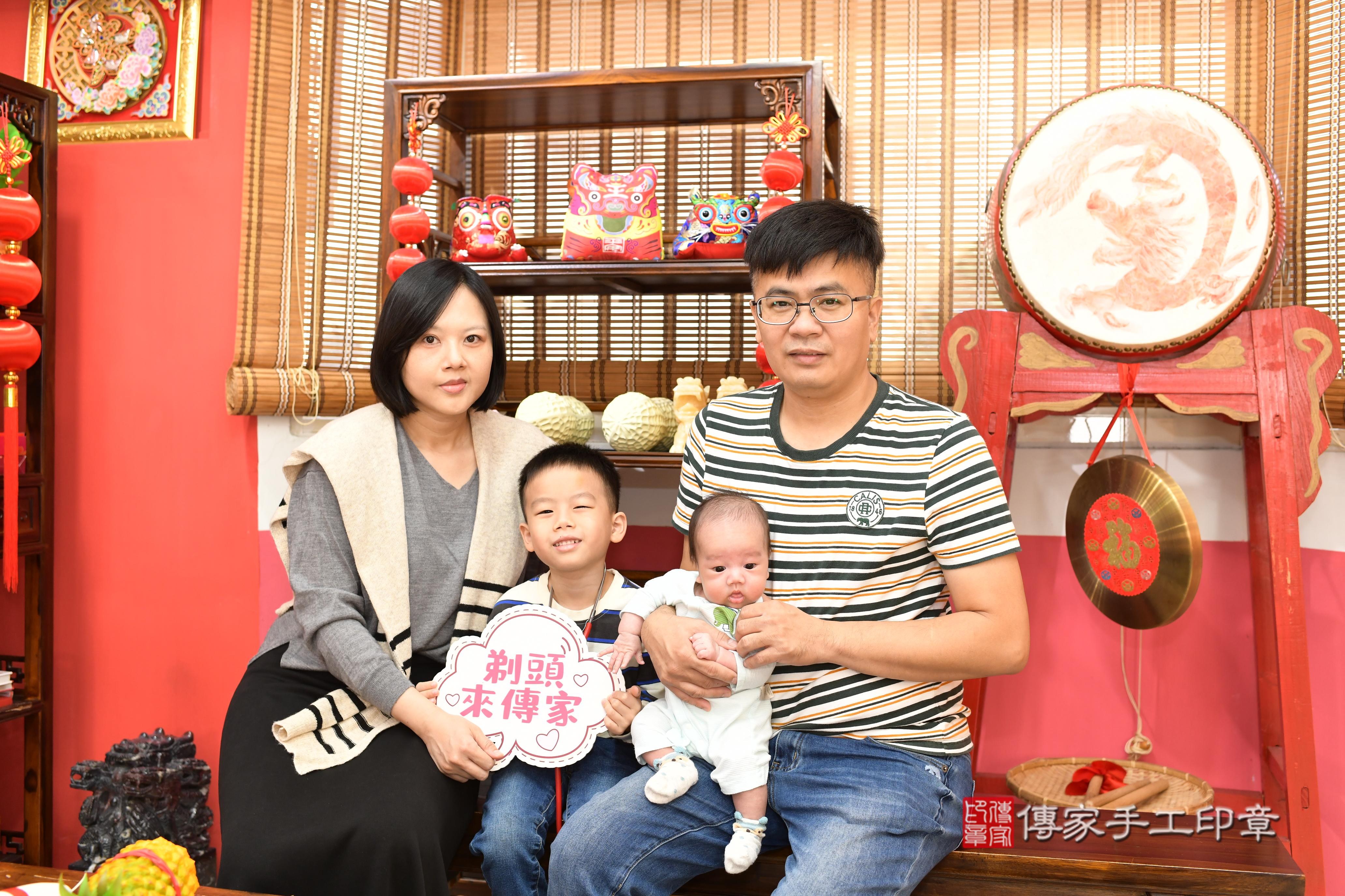 傳家手工印章高雄店、抓周、度脺、中國風會場、傳家嬰兒古禮、吉祥話、抓周道具物品24種、拍照。抓周證書。寶寶抓周、滿周歲、生日快樂、祝福