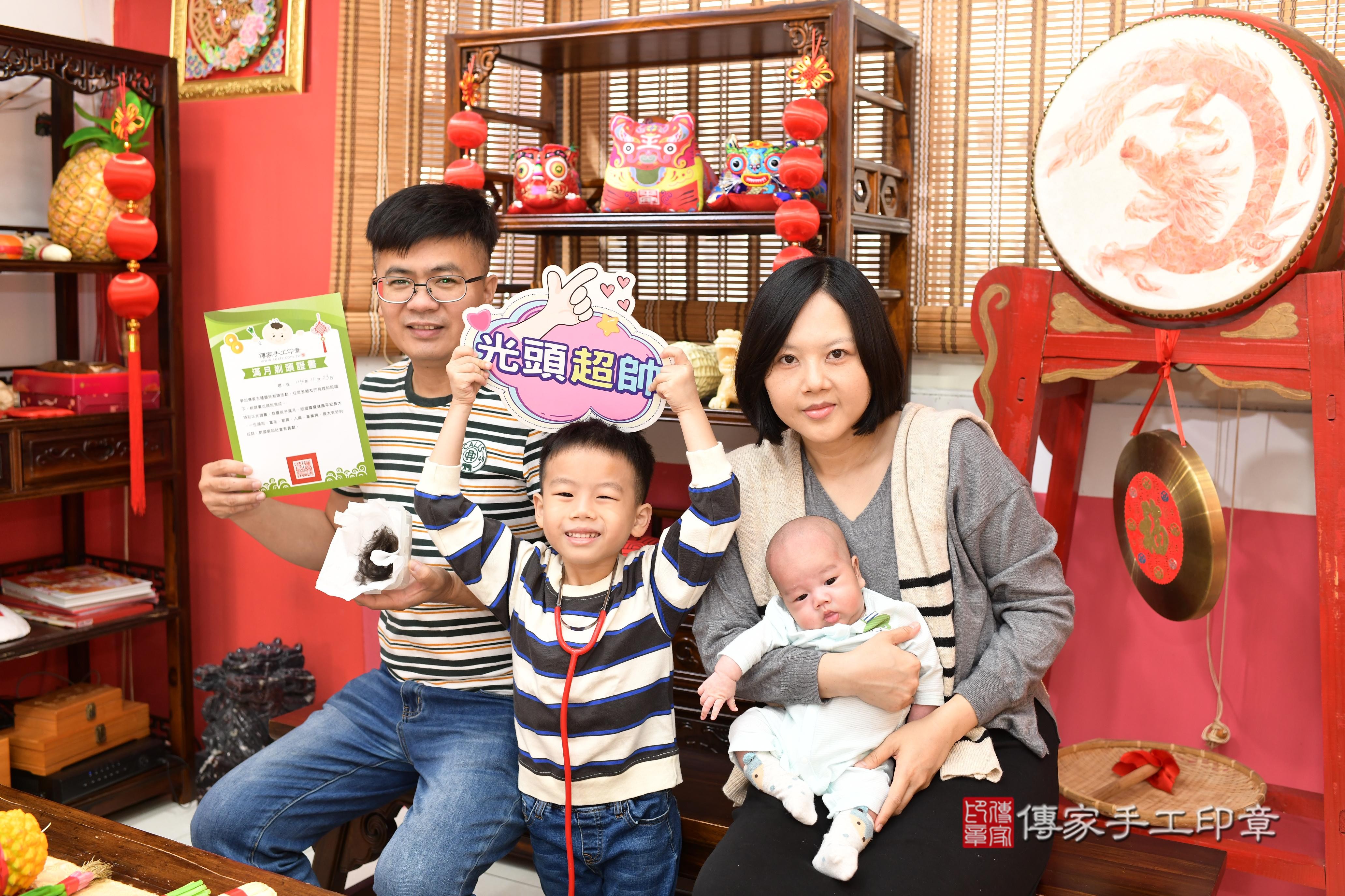 傳家手工印章高雄店、抓周、度脺、中國風會場、傳家嬰兒古禮、吉祥話、抓周道具物品24種、拍照。抓周證書。寶寶抓周、滿周歲、生日快樂、祝福