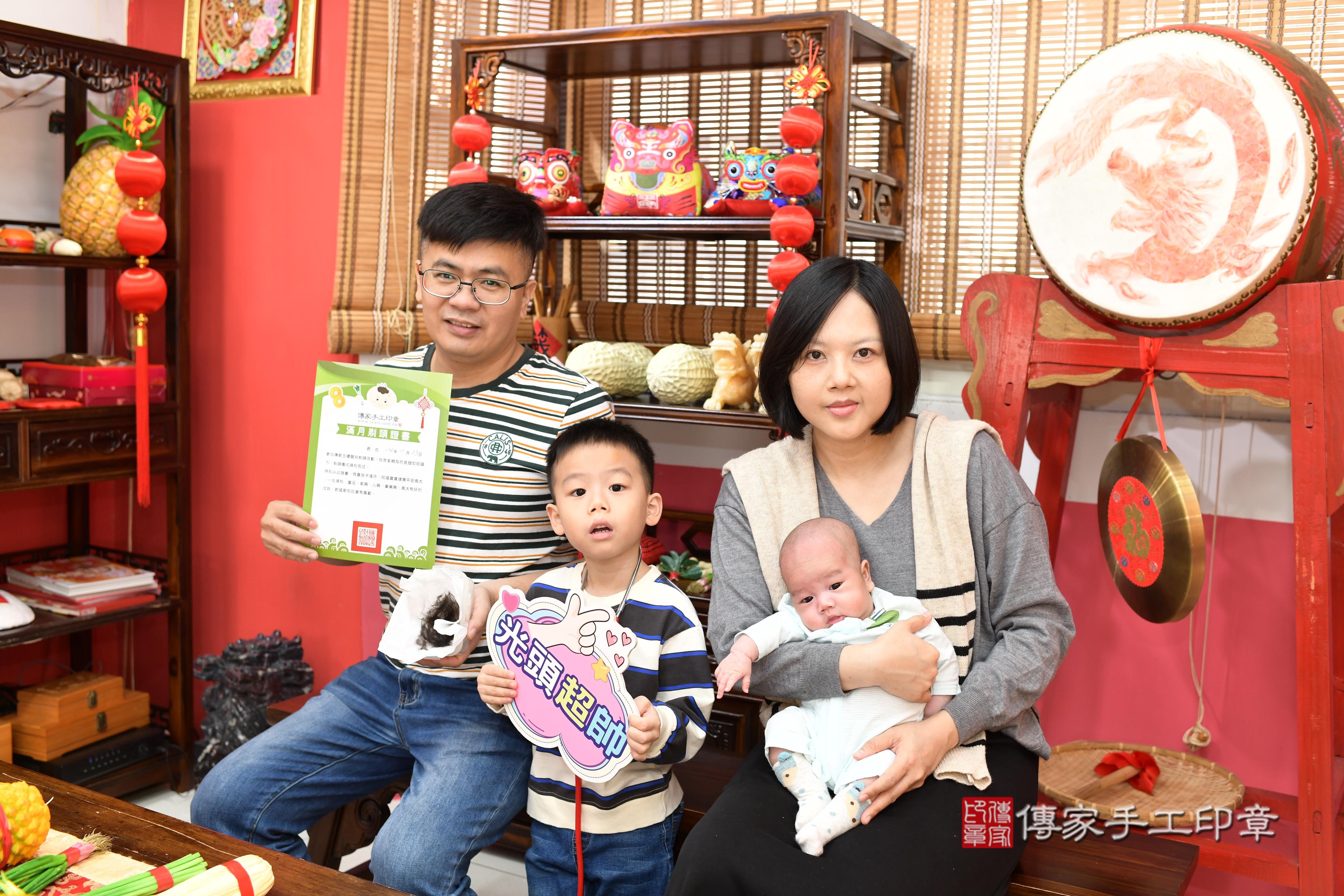 傳家手工印章高雄店、抓周、度脺、中國風會場、傳家嬰兒古禮、吉祥話、抓周道具物品24種、拍照。抓周證書。寶寶抓周、滿周歲、生日快樂、祝福