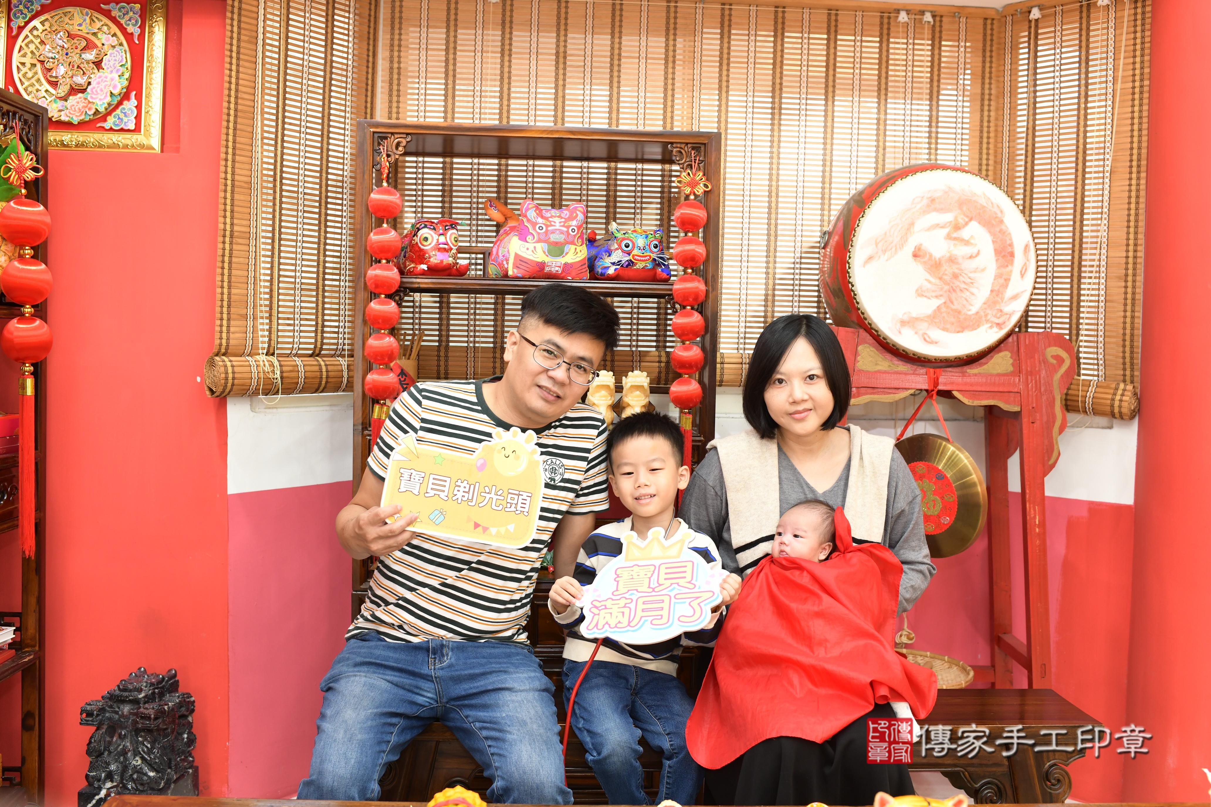 傳家手工印章高雄店、抓周、度脺、中國風會場、傳家嬰兒古禮、吉祥話、抓周道具物品24種、拍照。抓周證書。寶寶抓周、滿周歲、生日快樂、祝福