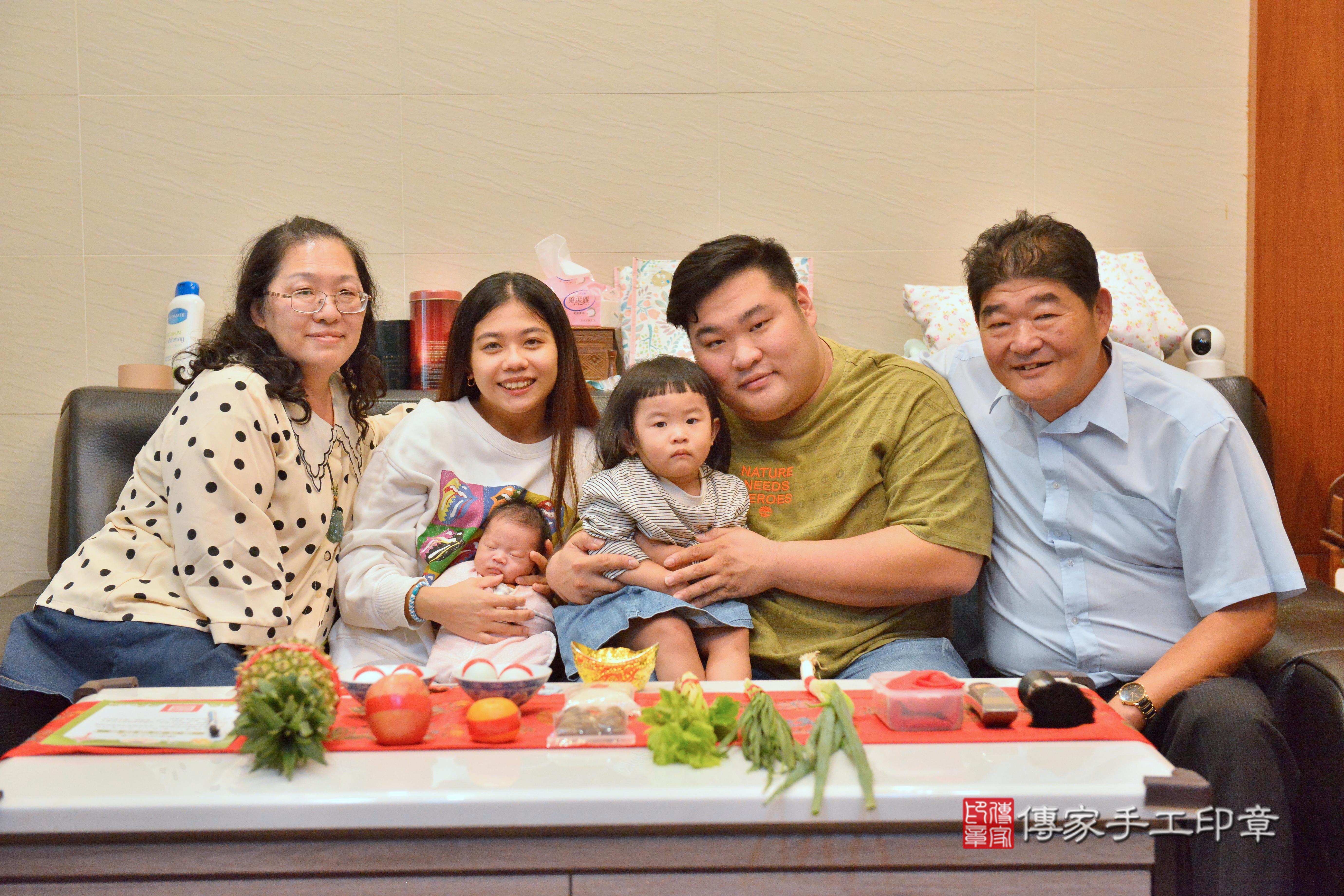 傳家手工印章高雄店、抓周、度脺、中國風會場、傳家嬰兒古禮、吉祥話、抓周道具物品24種、拍照。抓周證書。寶寶抓周、滿周歲、生日快樂、祝福