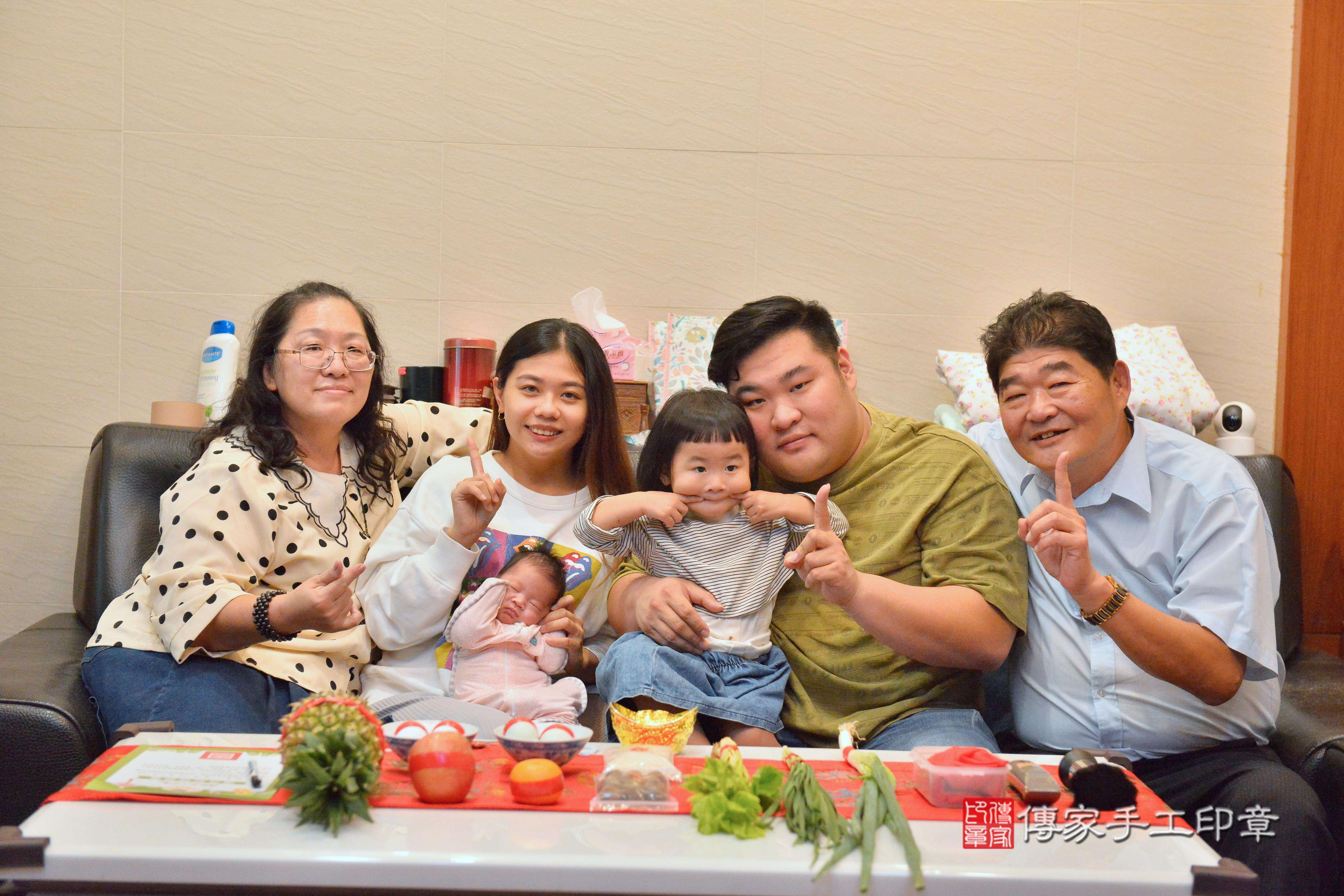 傳家手工印章高雄店、抓周、度脺、中國風會場、傳家嬰兒古禮、吉祥話、抓周道具物品24種、拍照。抓周證書。寶寶抓周、滿周歲、生日快樂、祝福