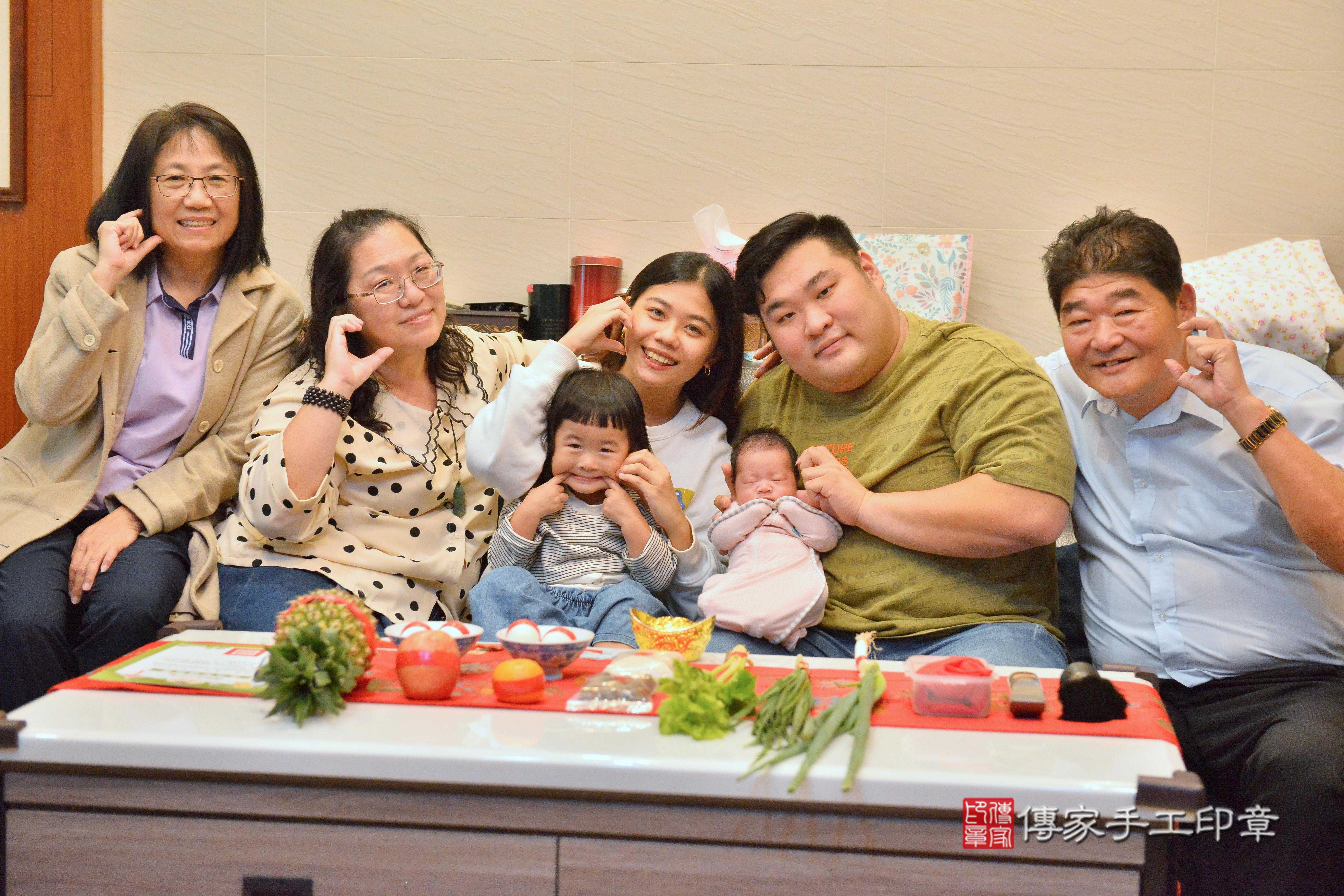 傳家手工印章高雄店、抓周、度脺、中國風會場、傳家嬰兒古禮、吉祥話、抓周道具物品24種、拍照。抓周證書。寶寶抓周、滿周歲、生日快樂、祝福