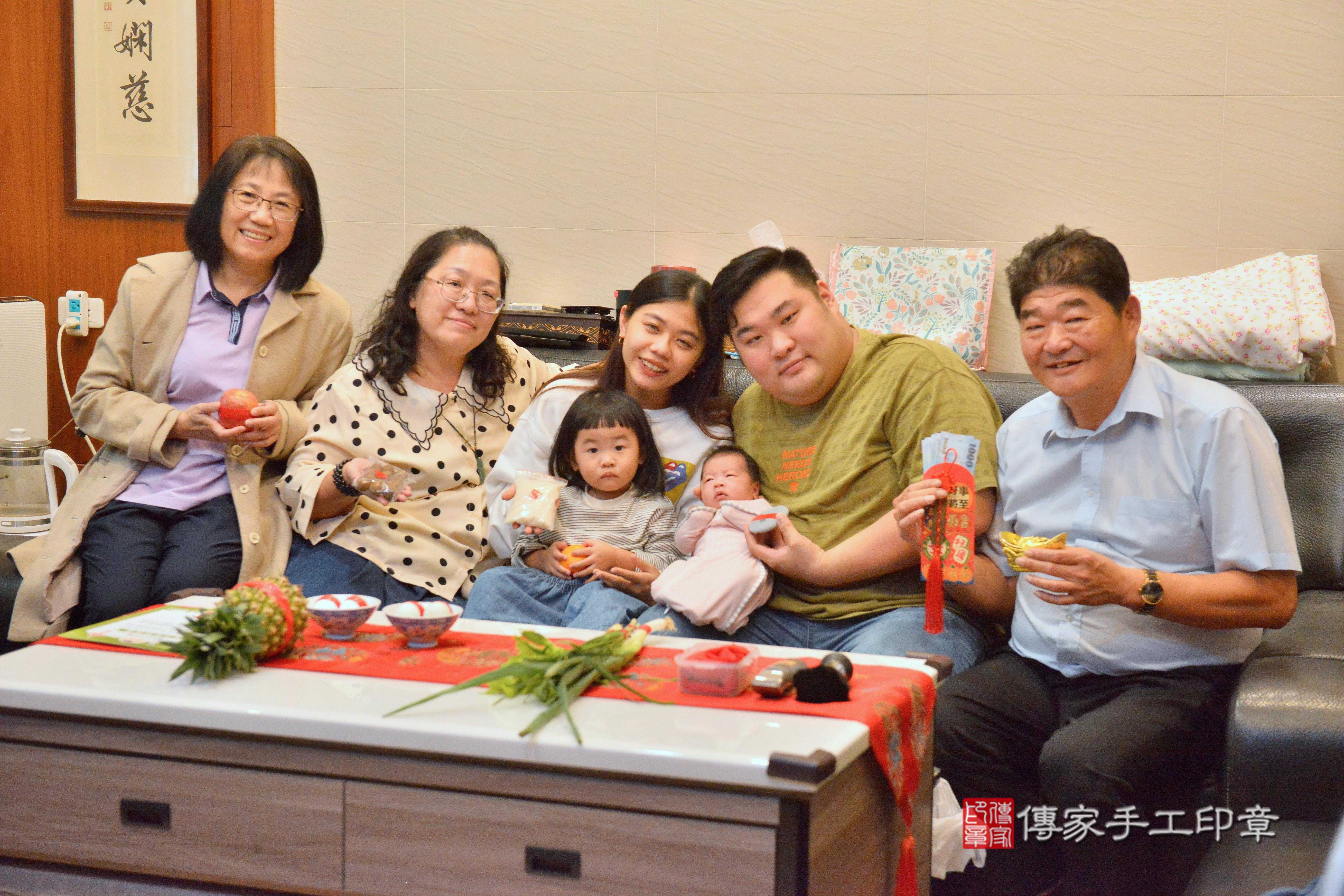 傳家手工印章高雄店、抓周、度脺、中國風會場、傳家嬰兒古禮、吉祥話、抓周道具物品24種、拍照。抓周證書。寶寶抓周、滿周歲、生日快樂、祝福