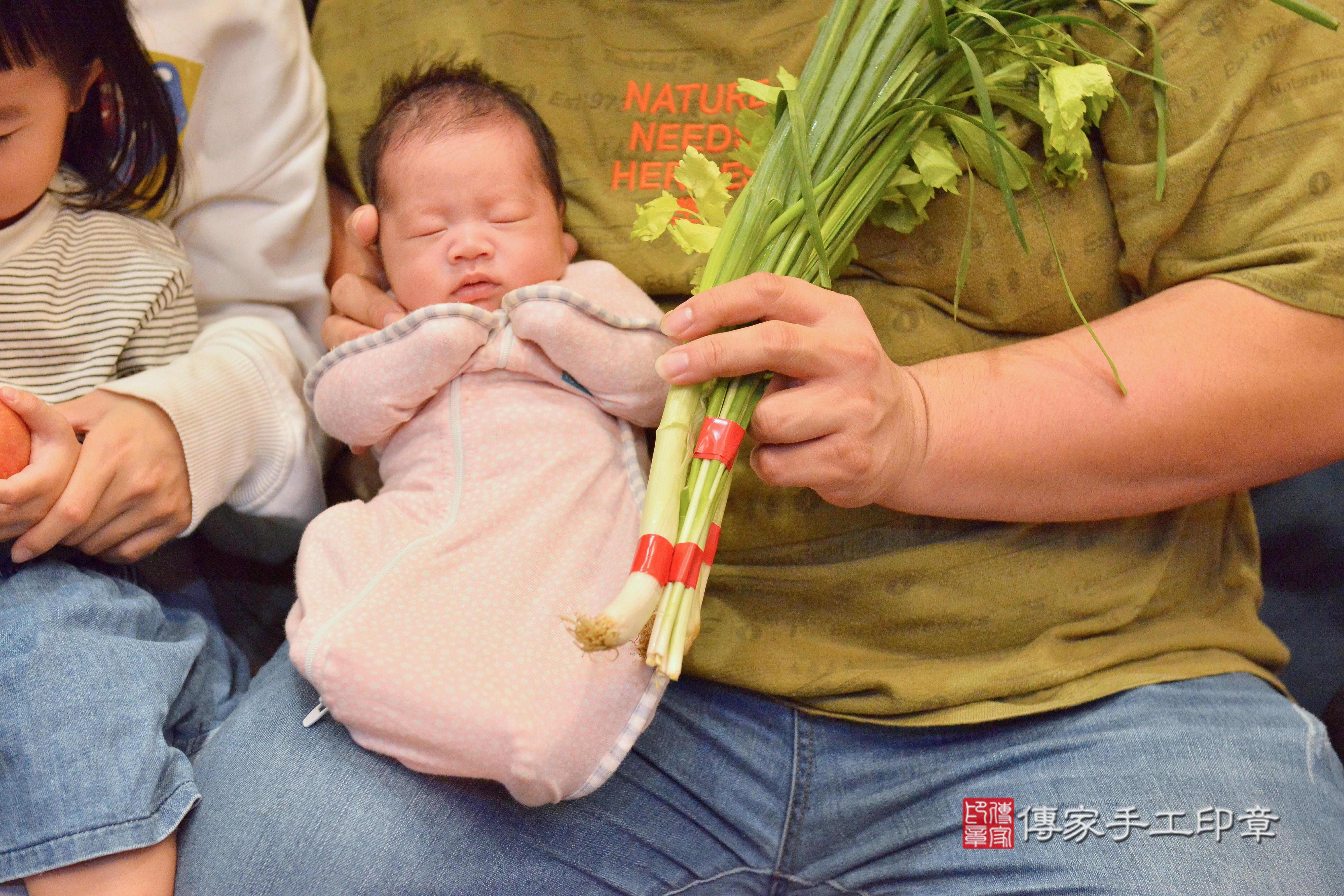 傳家手工印章高雄店、抓周、度脺、中國風會場、傳家嬰兒古禮、吉祥話、抓周道具物品24種、拍照。抓周證書。寶寶抓周、滿周歲、生日快樂、祝福