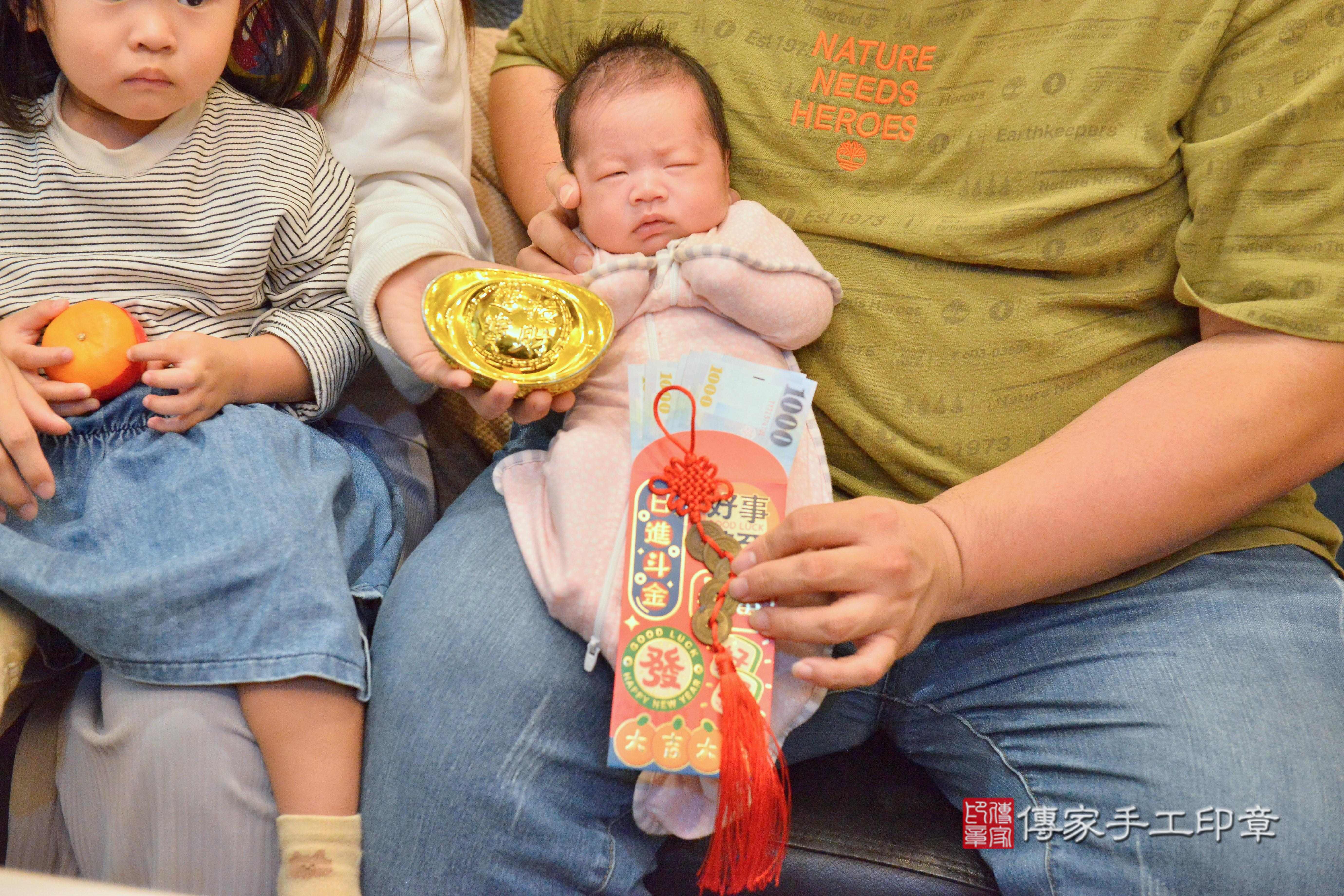 傳家手工印章高雄店、抓周、度脺、中國風會場、傳家嬰兒古禮、吉祥話、抓周道具物品24種、拍照。抓周證書。寶寶抓周、滿周歲、生日快樂、祝福