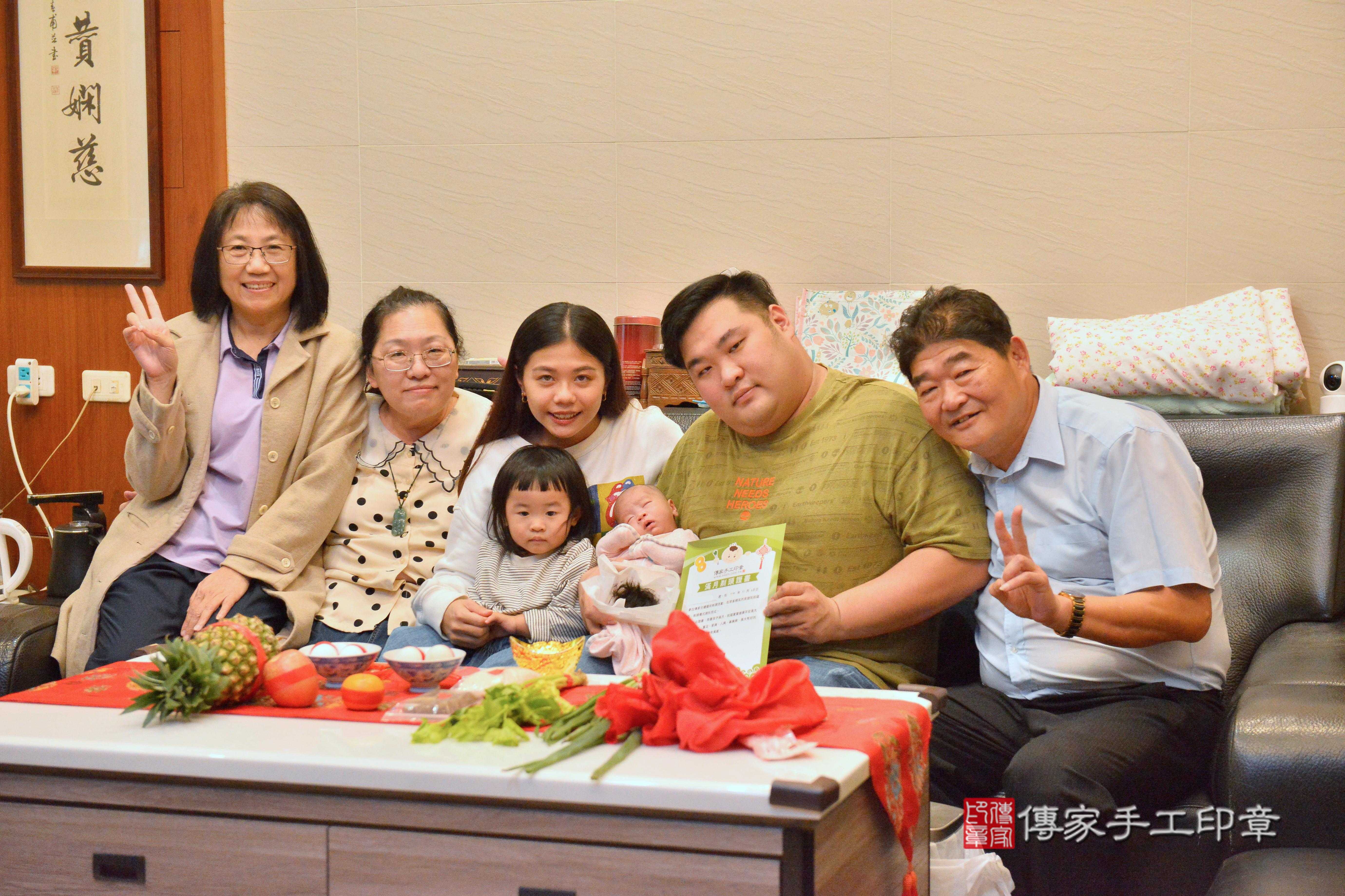 傳家手工印章高雄店、抓周、度脺、中國風會場、傳家嬰兒古禮、吉祥話、抓周道具物品24種、拍照。抓周證書。寶寶抓周、滿周歲、生日快樂、祝福