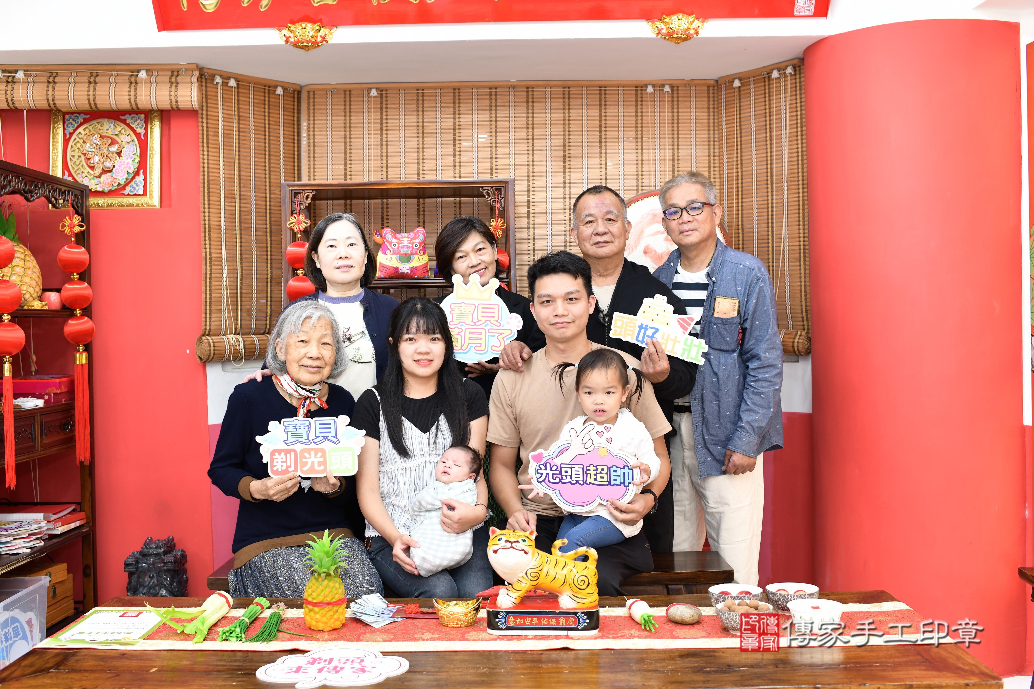 傳家手工印章高雄店、抓周、度脺、中國風會場、傳家嬰兒古禮、吉祥話、抓周道具物品24種、拍照。抓周證書。寶寶抓周、滿周歲、生日快樂、祝福